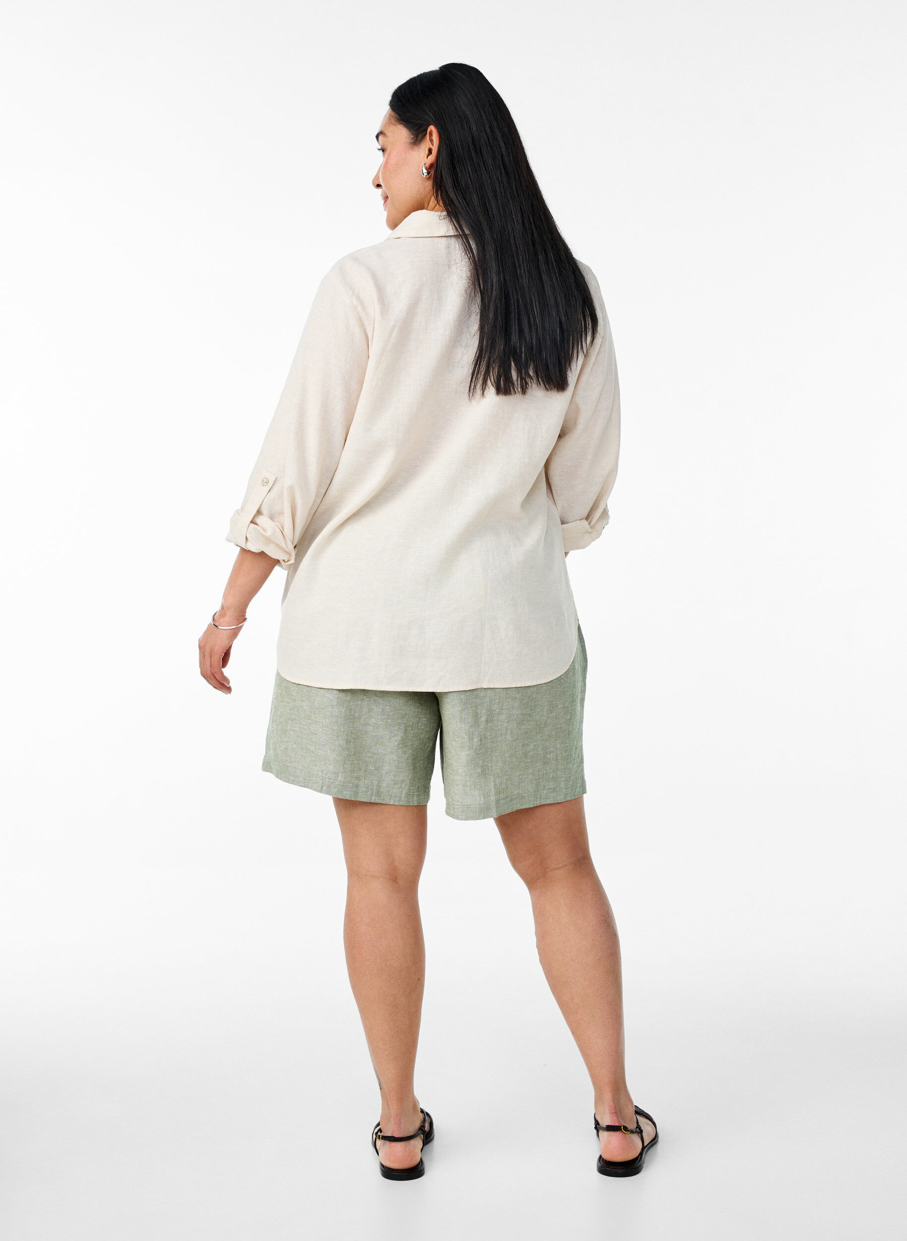 Zizzi L&oslash;se shorts i h&oslash;r og viskose, Gr&oslash;n, Model image number 2