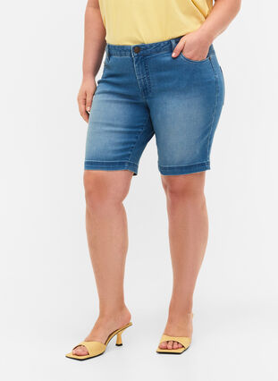 Slim fit Emily shorts med normal talje, Light blue denim, Model image number 3