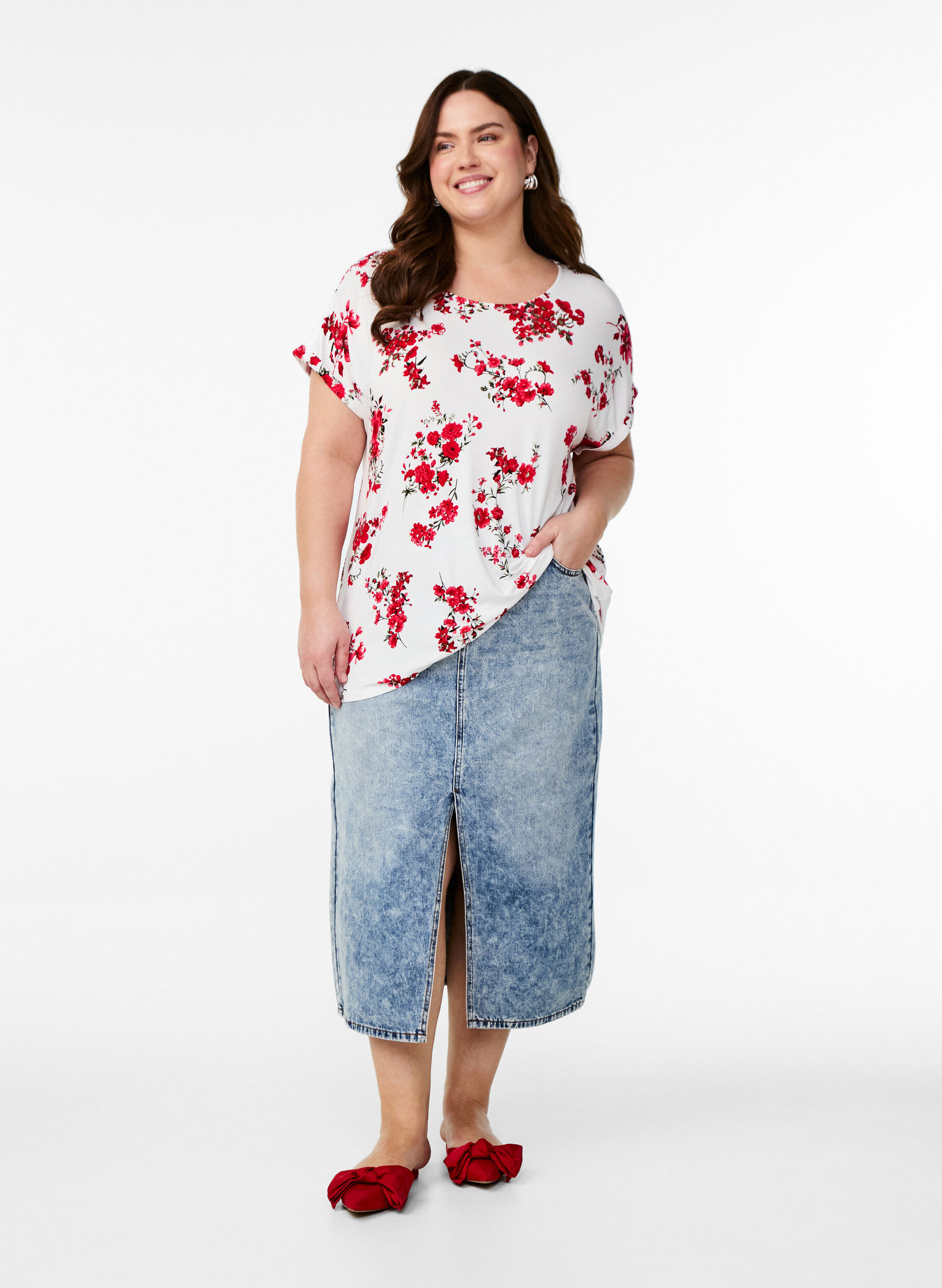 Zizzi T-shirt med blomsterprint, R&oslash;d, Model image number 1