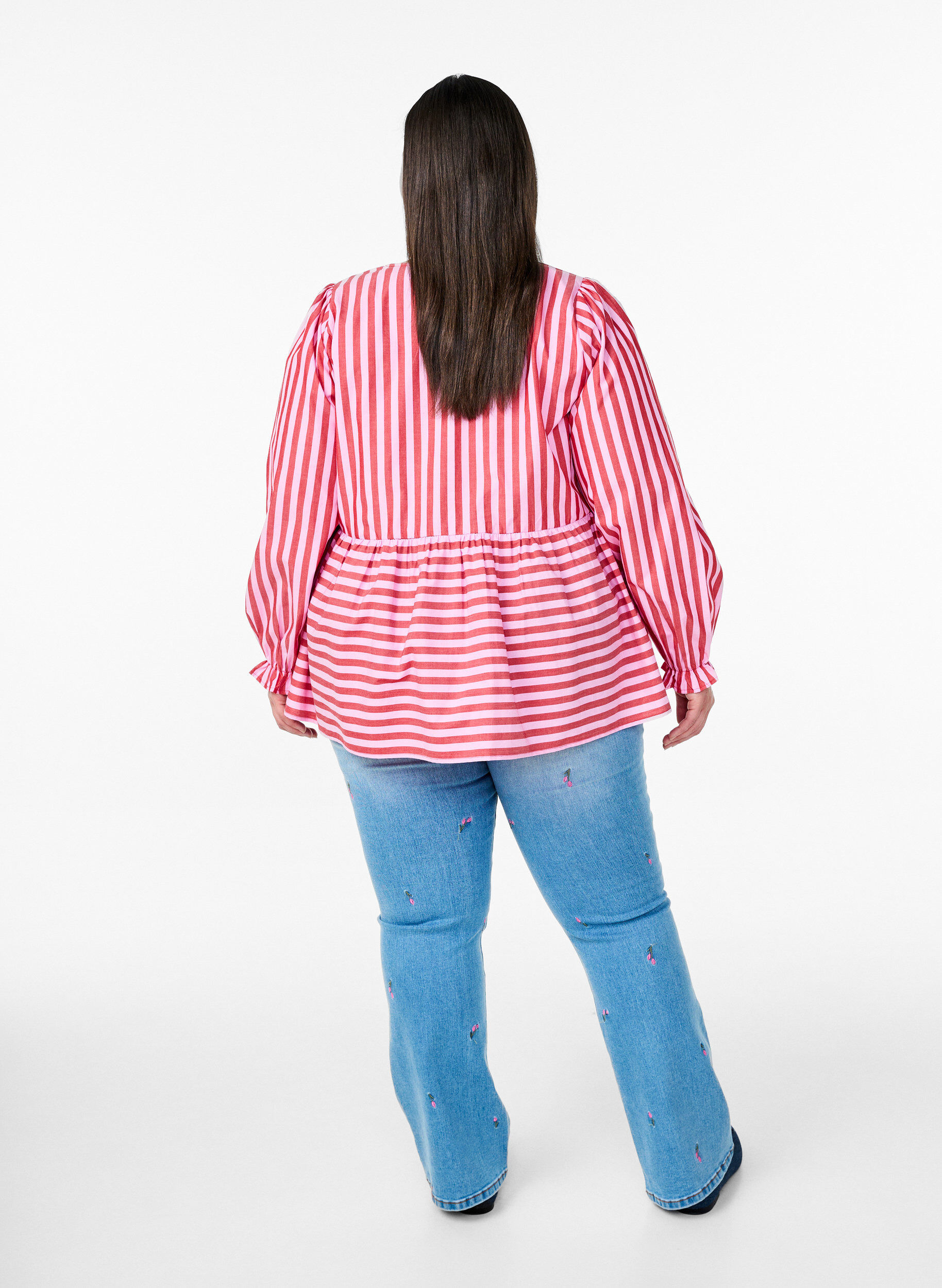 Zizzi Jeans med bootcut og broderede blomster, Bl&aring;, Model image number 1