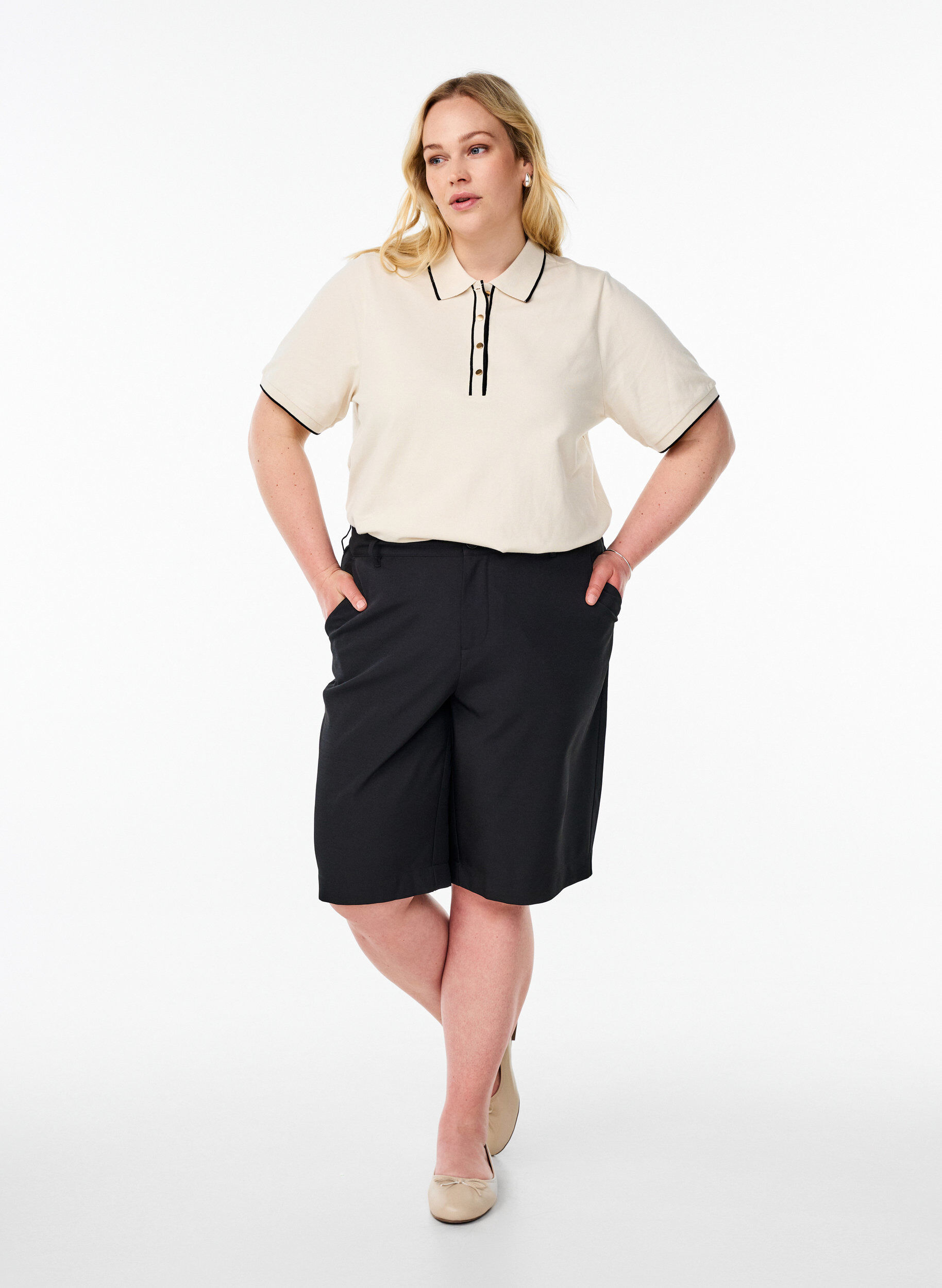 Zizzi Kort&aelig;rmet poloshirt, Beige, Model image number 1