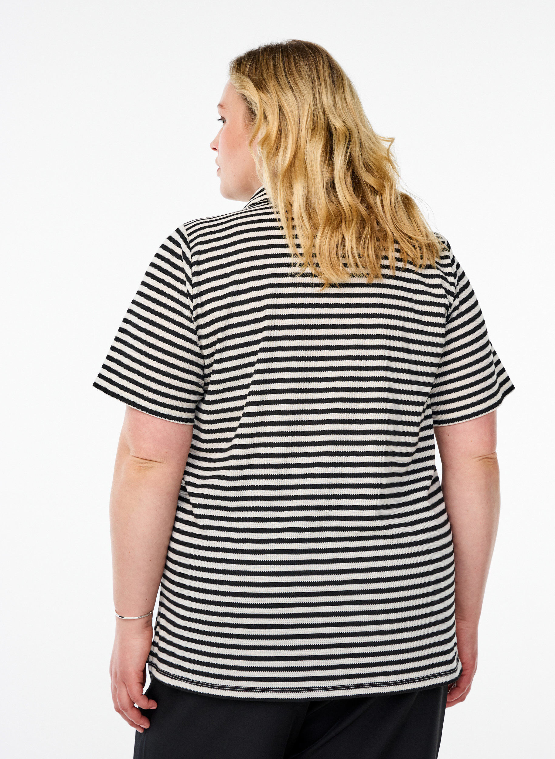 Zizzi Kort&aelig;rmet poloshirt med striber, Sort, Model image number 2