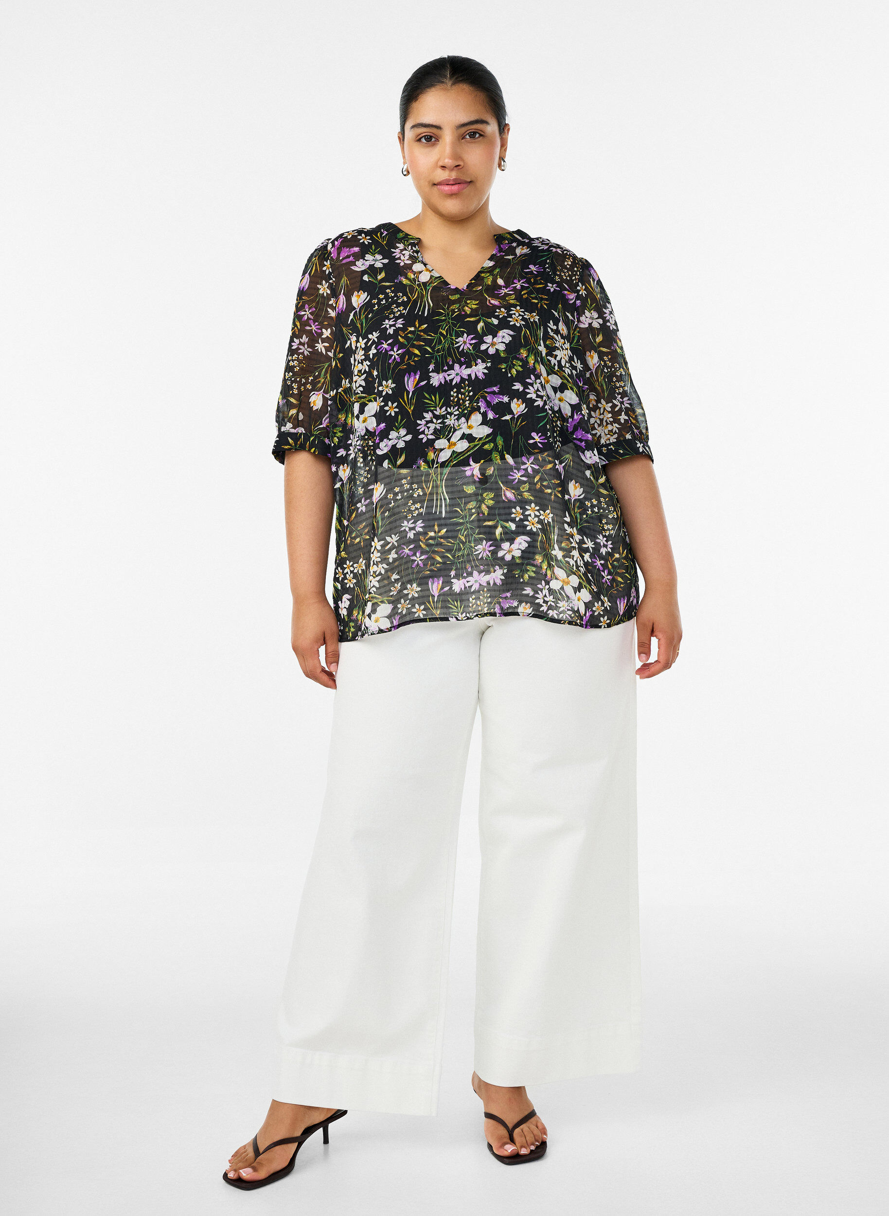 ZizziBluse med blomsterprint og V-udsk&aelig;ring, Sort, Model image number 1