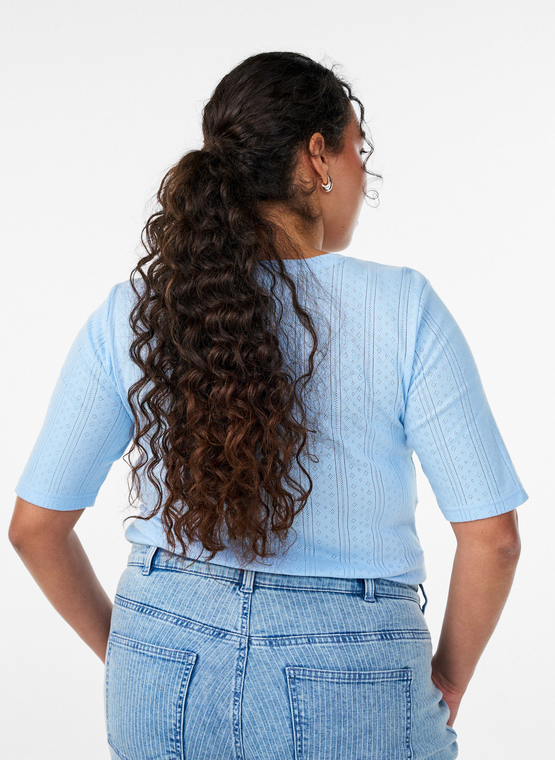 Zizzi T-shirt i bomuld med hulm&oslash;nster, Bl&aring;, Model image number 2