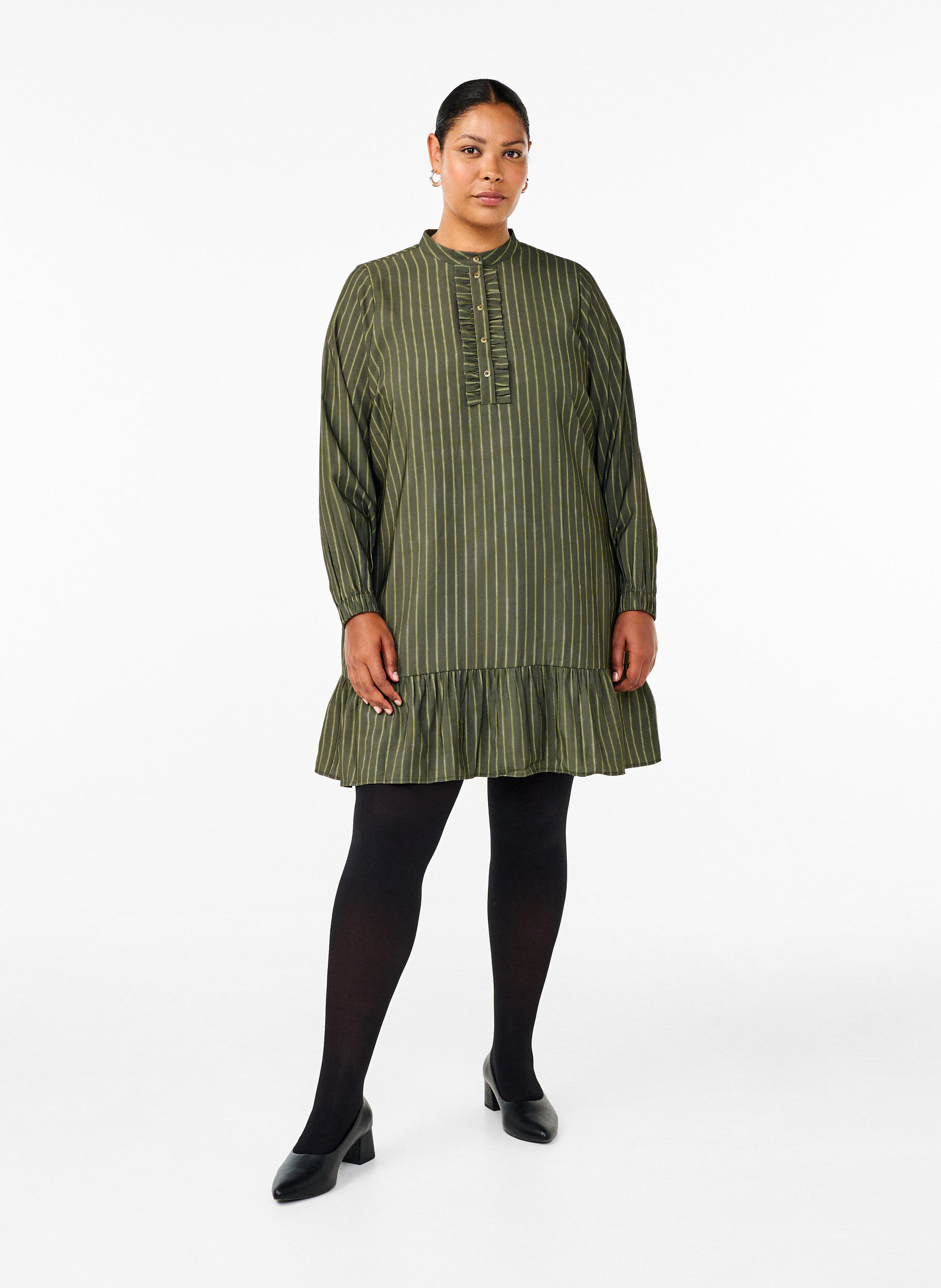 Zizzi Kort stribet kjole med fl&aelig;sedetalje, Thyme Stripe AOP, Model image number 2