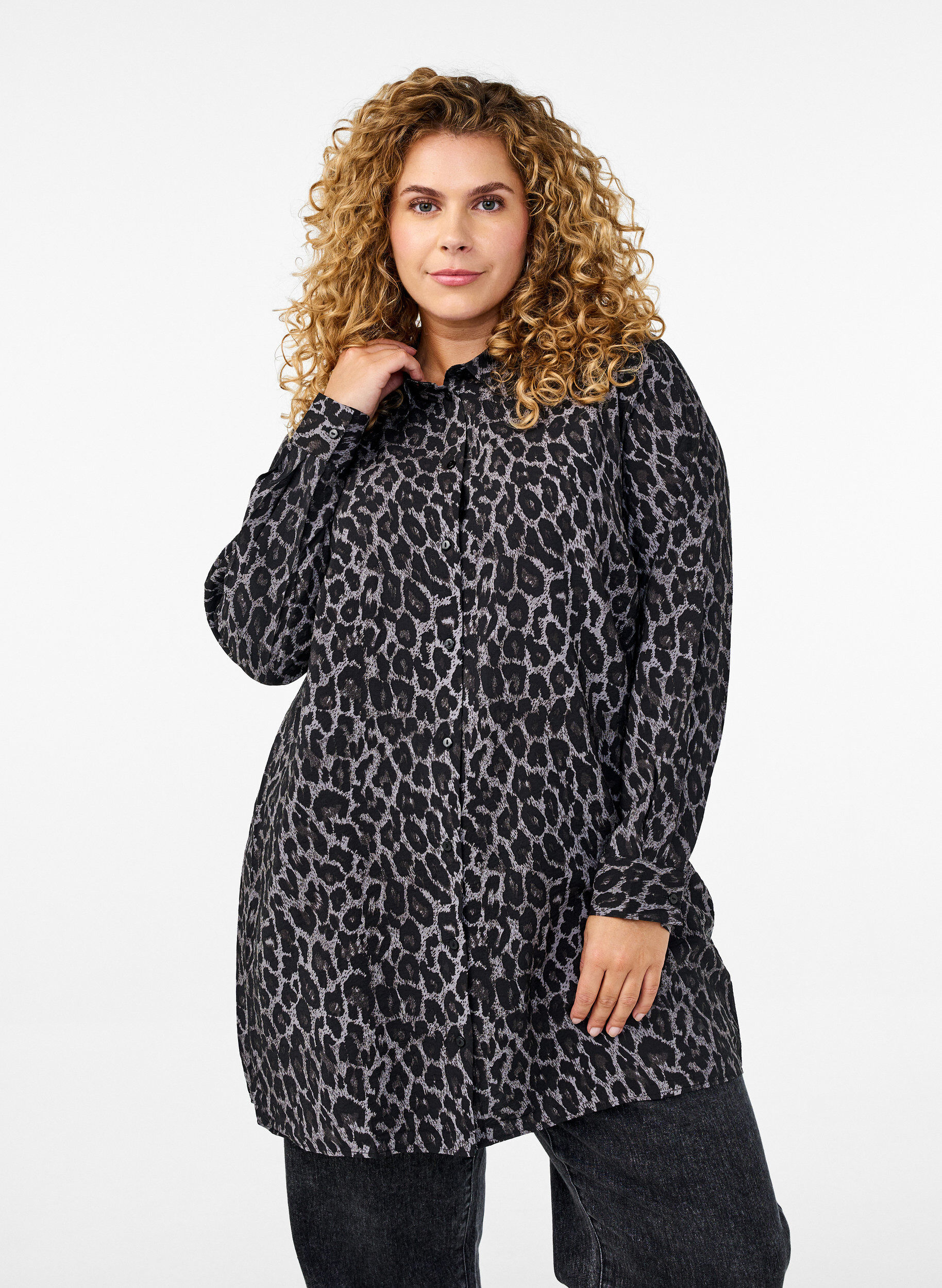 Zizzi Lang skjorte med leopardprint, Gr&aring;, Model image number 0