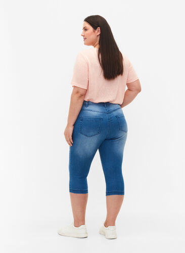 Højtaljede Amy capri jeans med super slim fit, Light blue denim, Model image number 1