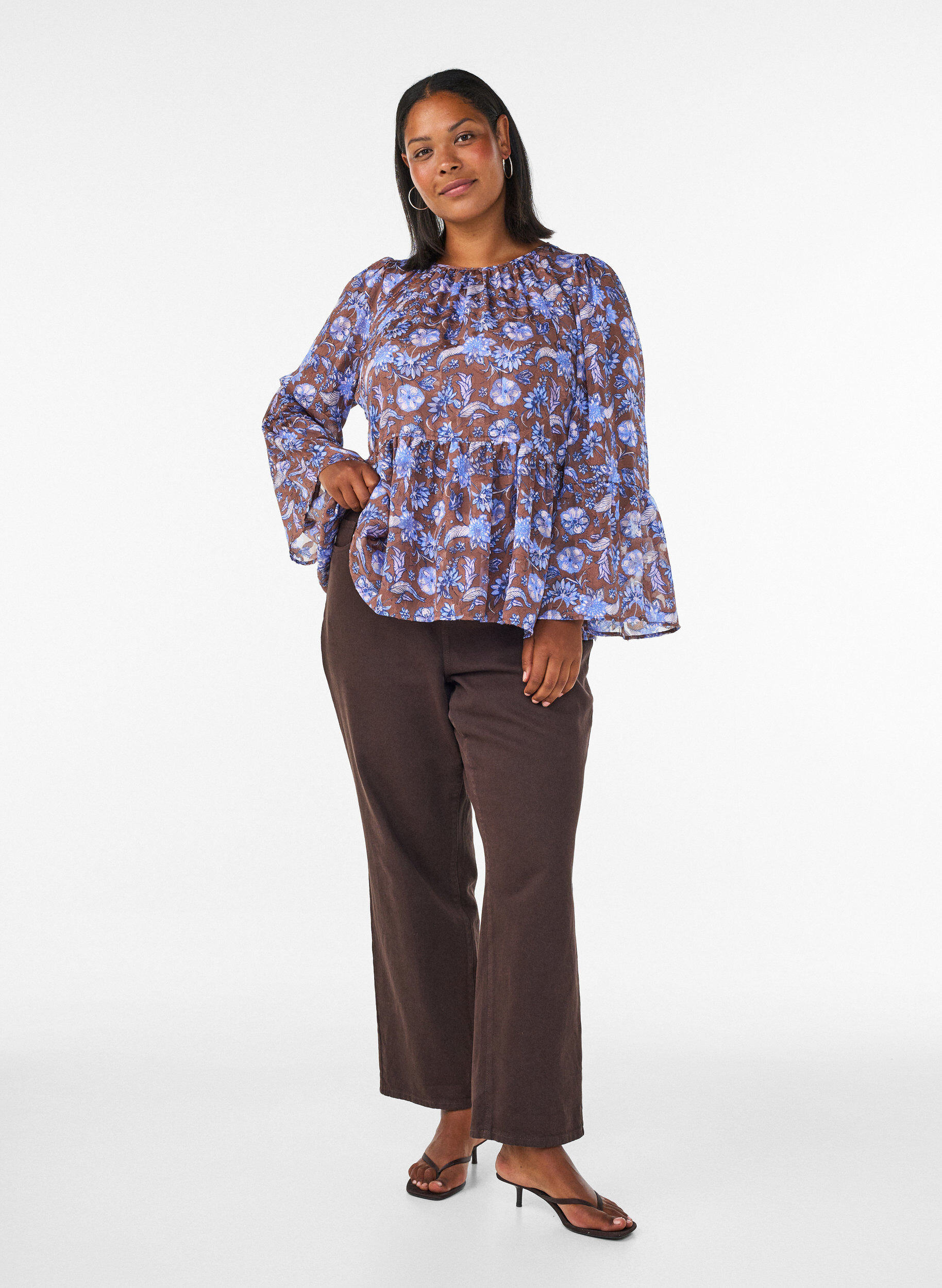 ZizziBlomstret bluse med fl&aelig;se&aelig;rmer, Brun, Model image number 1