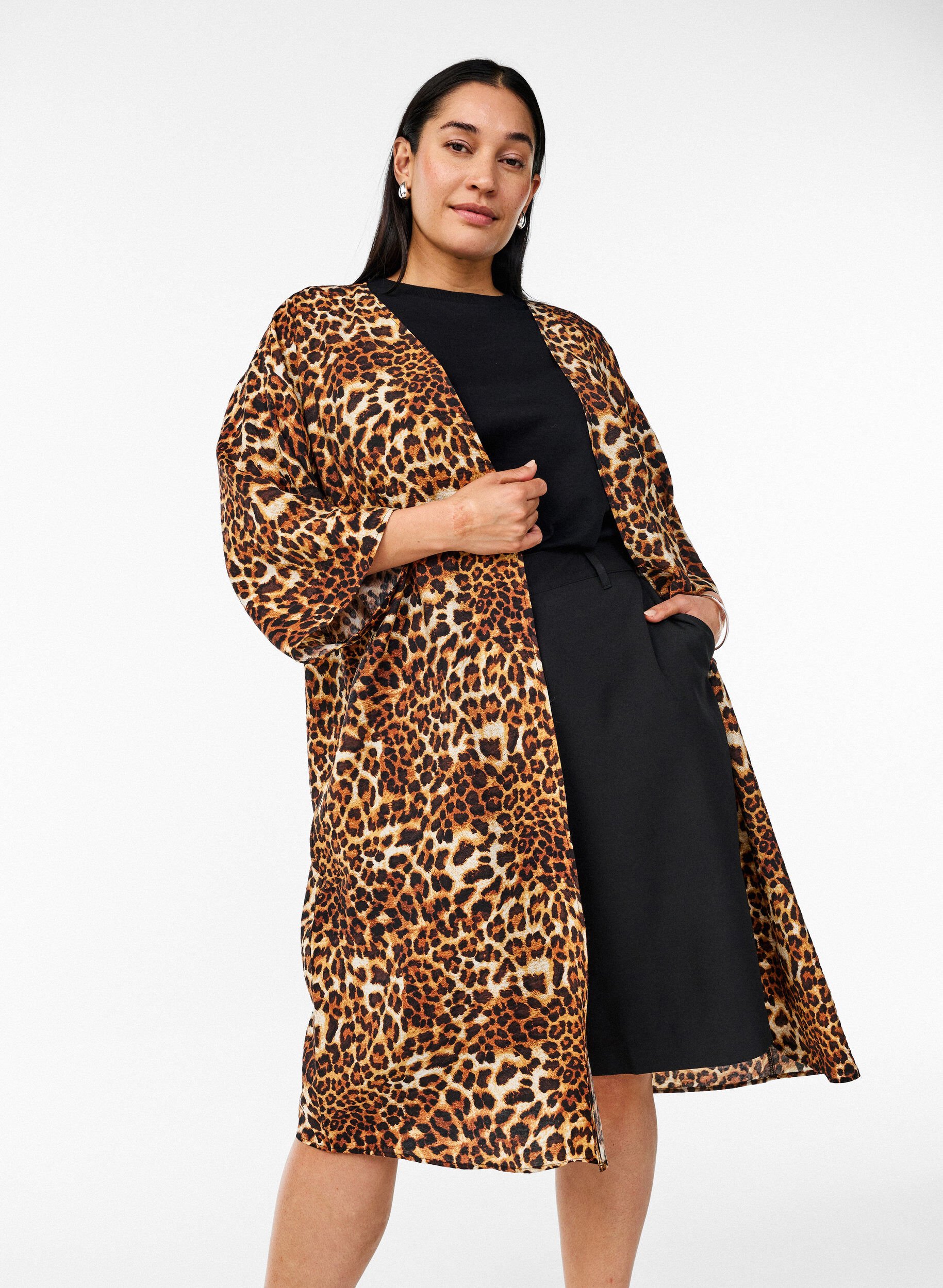 Kimono i viskose med 3/4 &aelig;rmer