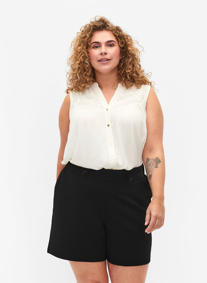 Shorts med lommer og løs pasform, Sort, Model image number 0