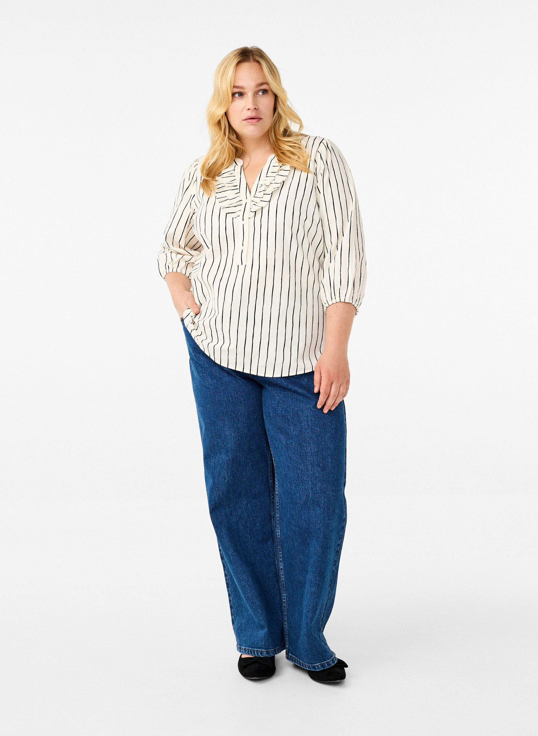 Zizzi 3/4 &aelig;rmet bluse i bomuld med striber, Eggnog Black Stripe, Model image number 2