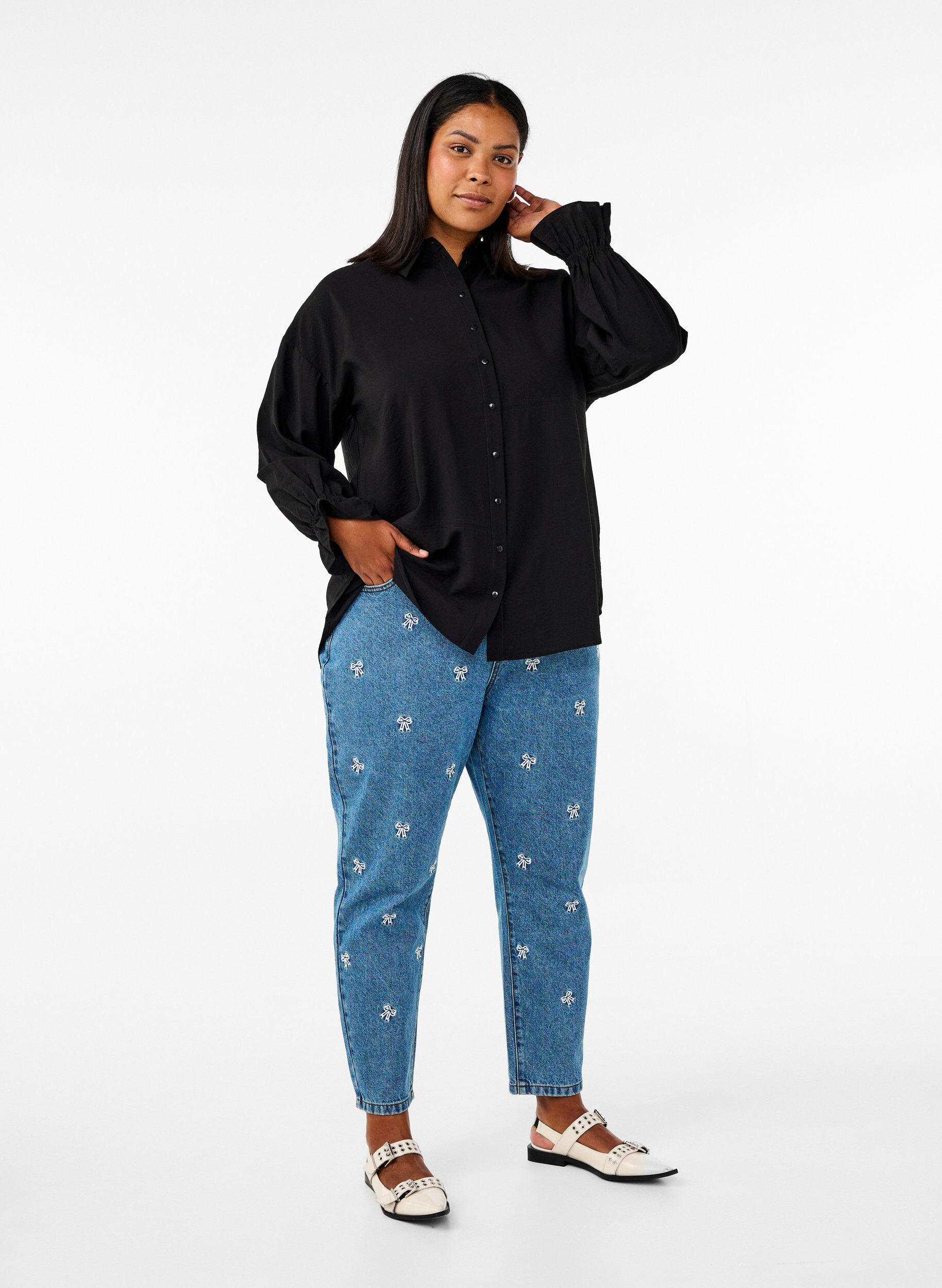 Zizzi Skjorte med lange &aelig;rmer og fl&aelig;sedetalje, Sort, Model image number 1