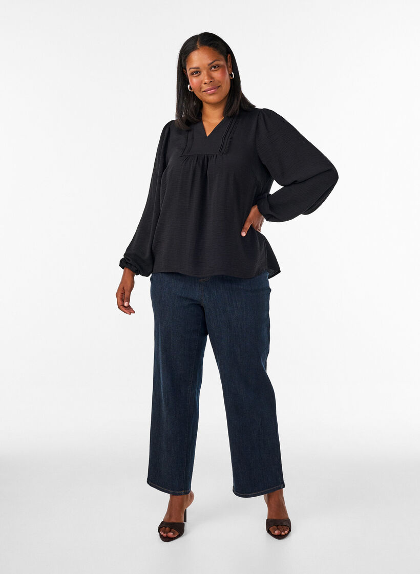 Bluse med V-udsk&aelig;ring og crochetb&aring;nd, Sort, Model image number 1