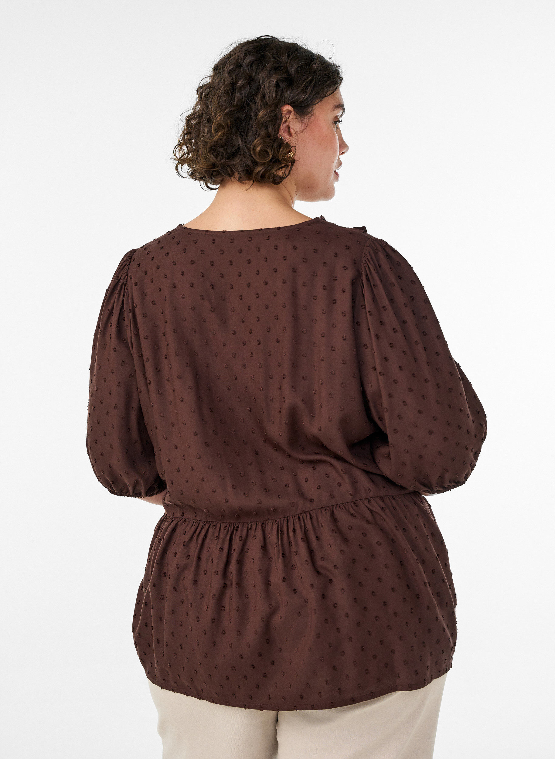 ZizziBluse i viskose med prikket struktur og V-udsk&aelig;ring, Brun, Model image number 2