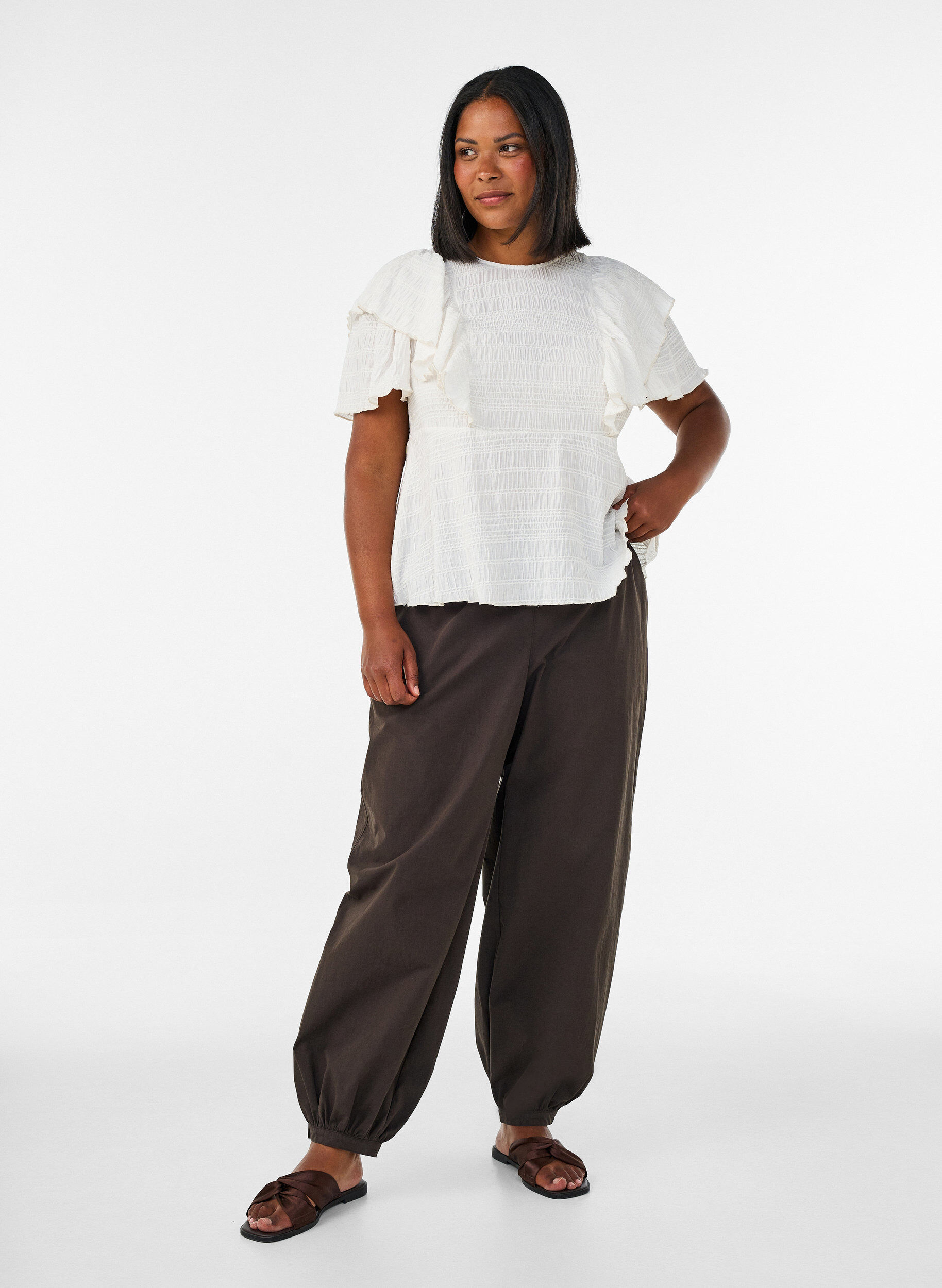 ZizziBluse med smock-struktur og fl&aelig;se&aelig;rmer, Vanilla, Model image number 1