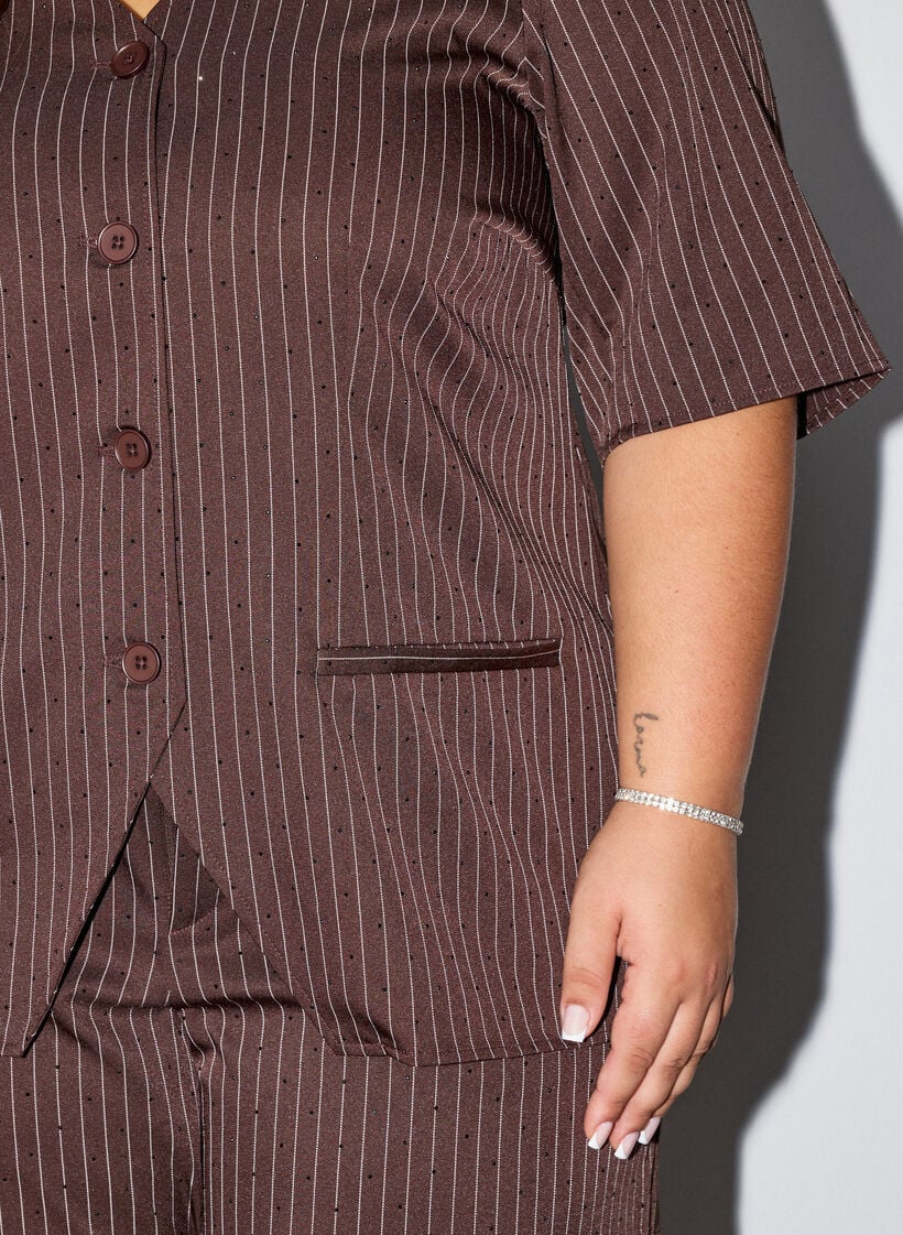 N&aring;lestribet bluse med rhinsten og knapper, Brun, Model image number 3
