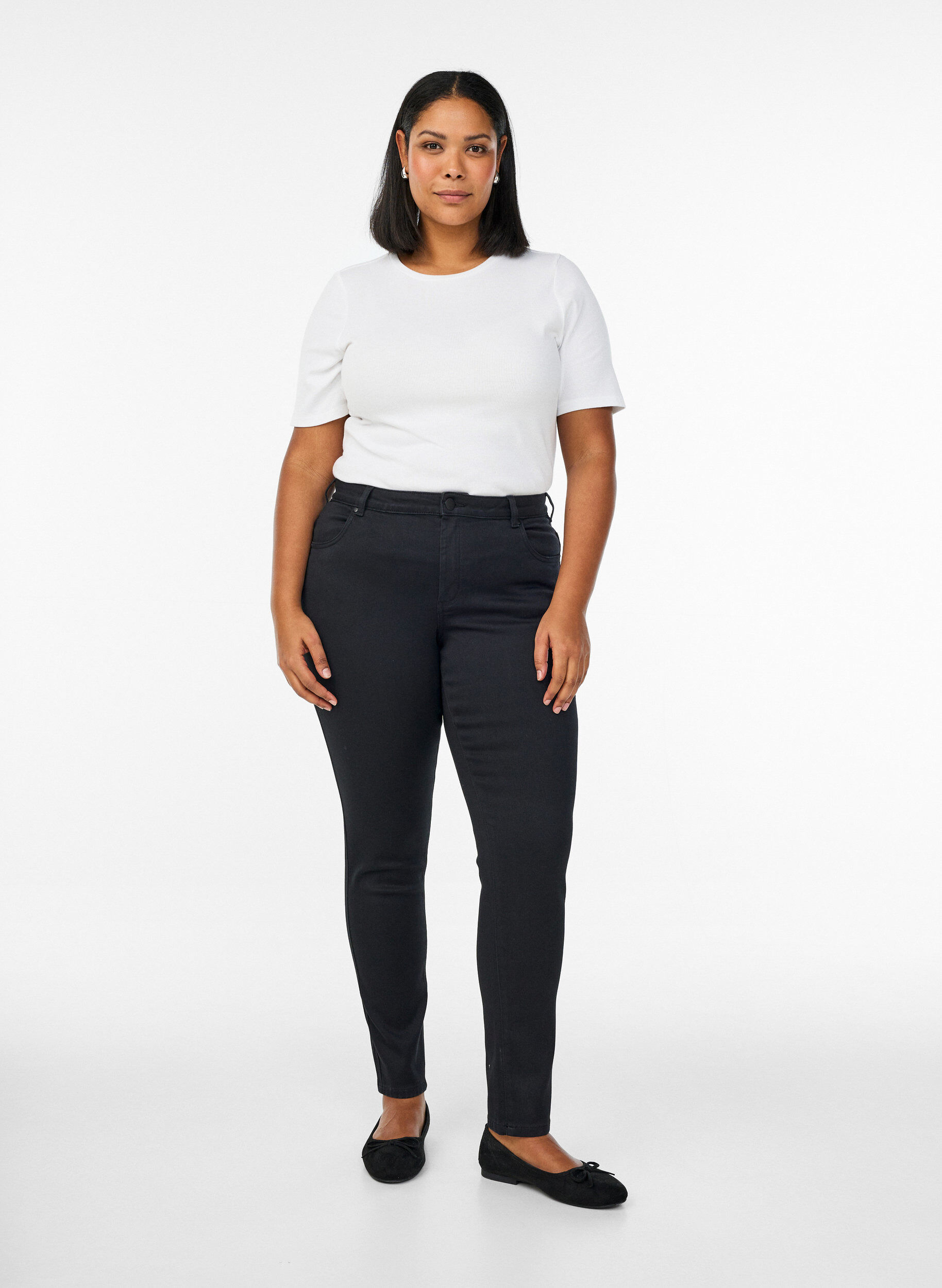 Slim fit Emily jeans med regul&aelig;r talje, Sort, Model