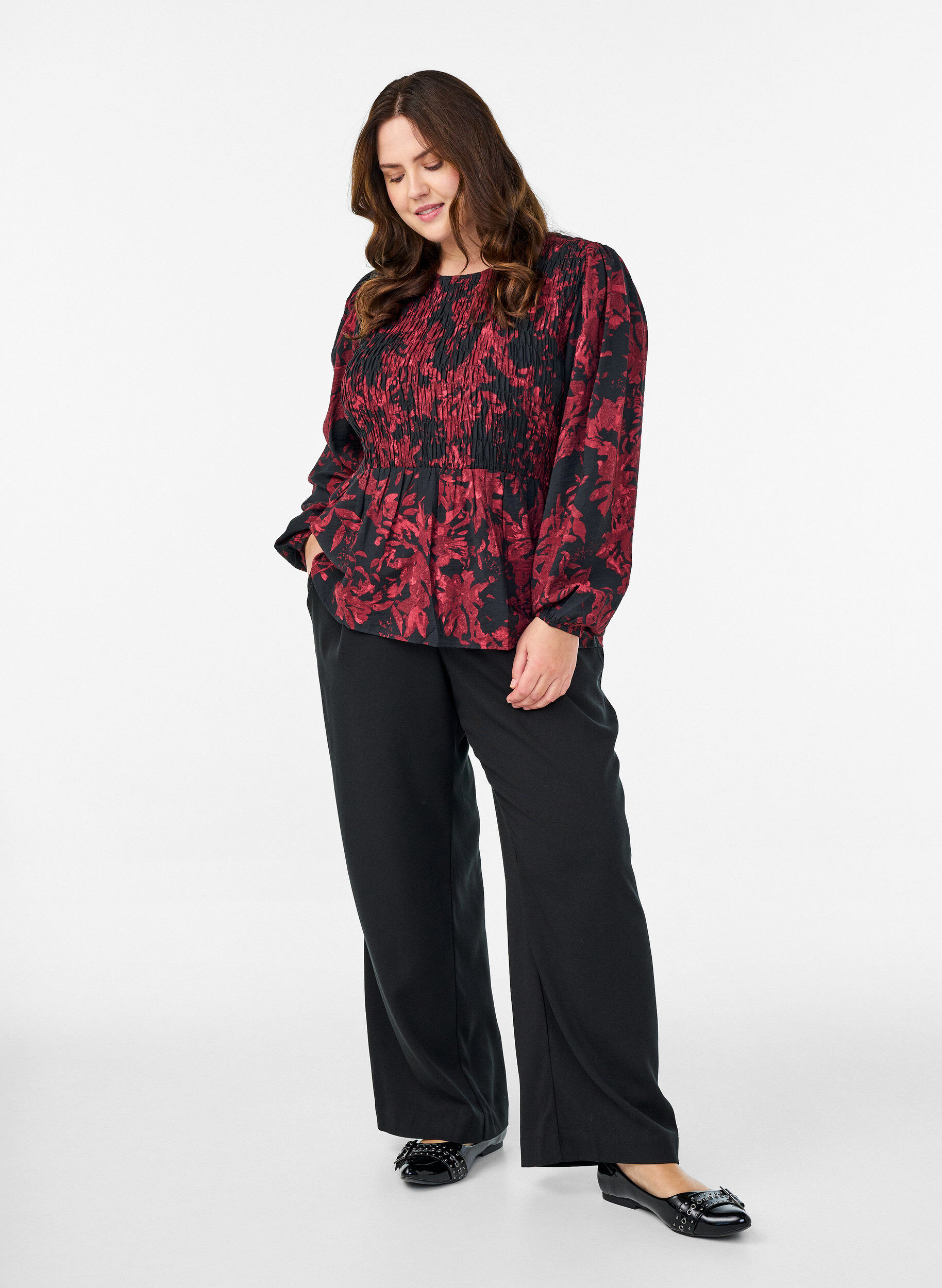 ZizziBluse med smock og lange &aelig;rmer, Sort, Model image number 1