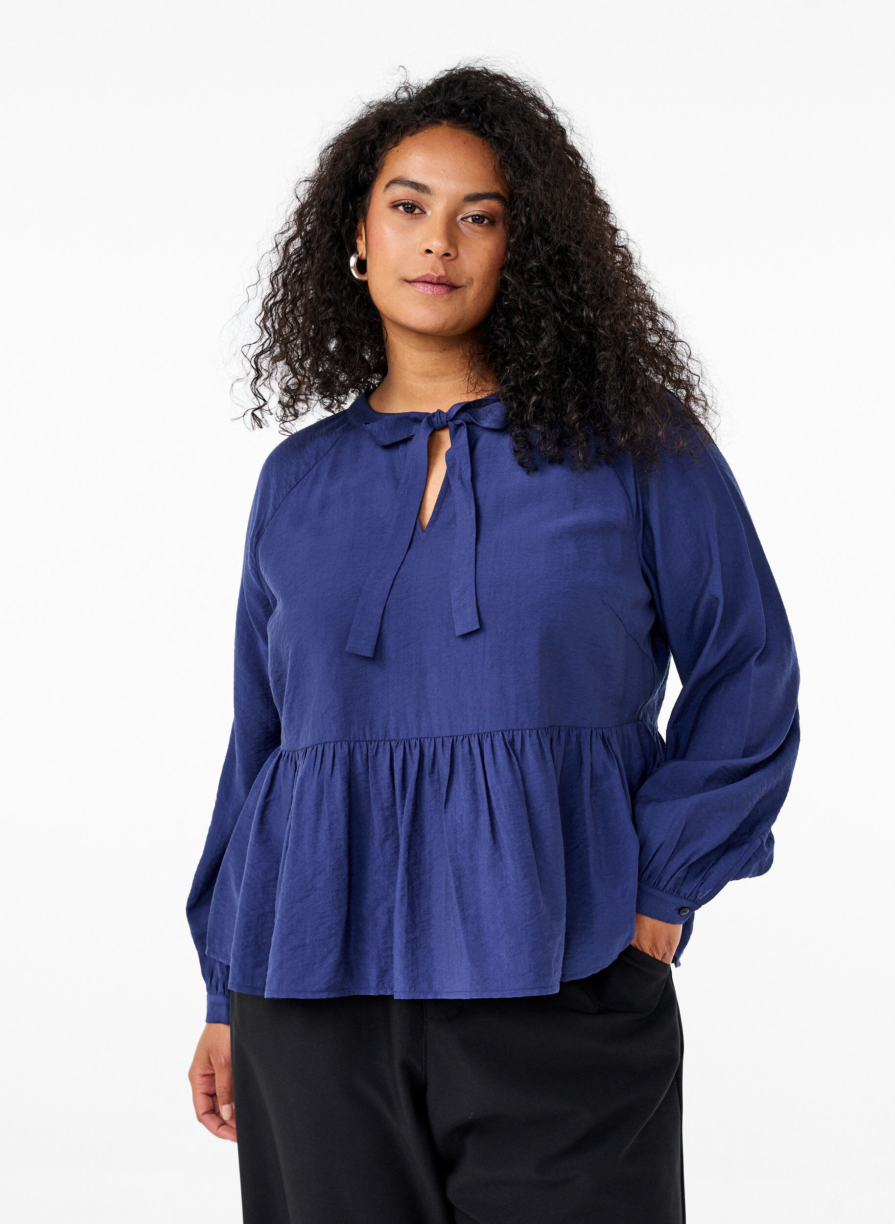 Zizzi Bluse med sl&oslash;jfe og lange &aelig;rmer, Bl&aring;, Model image number 0