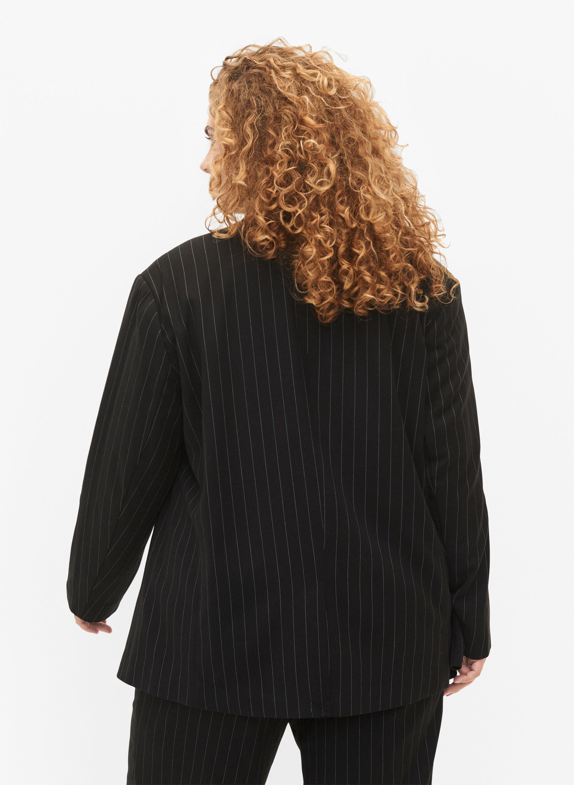 Zizzi N&aring;lestribet blazer, Black W. Pinstripe, Model image number 1
