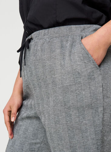 Ternede bukser med lommer, Black Check, Model image number 1
