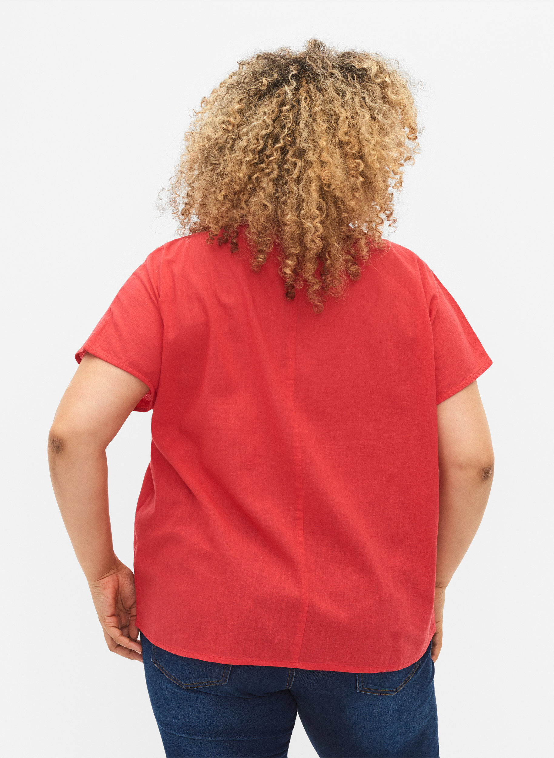 Zizzi Kort&aelig;rmet bluse i bomuldsmix med h&oslash;r, Hibiscus, Model image number 1