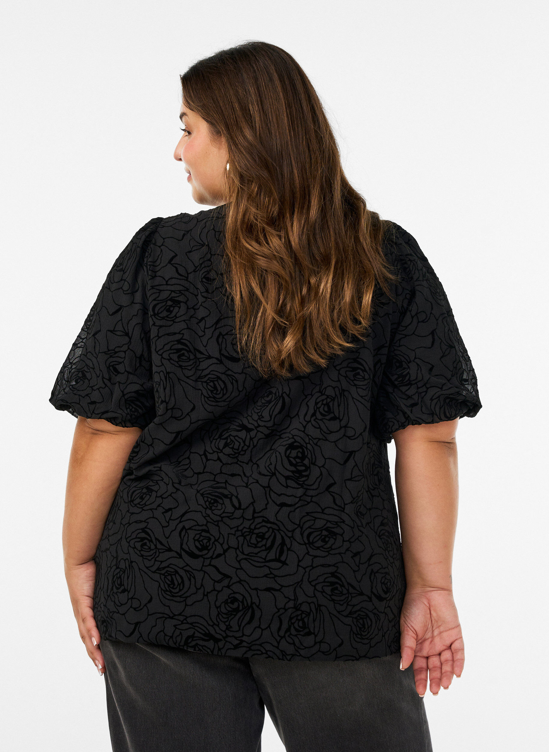 ZizziBluse med blomsterm&oslash;nster og ballon&aelig;rmer, Sort, Model image number 2