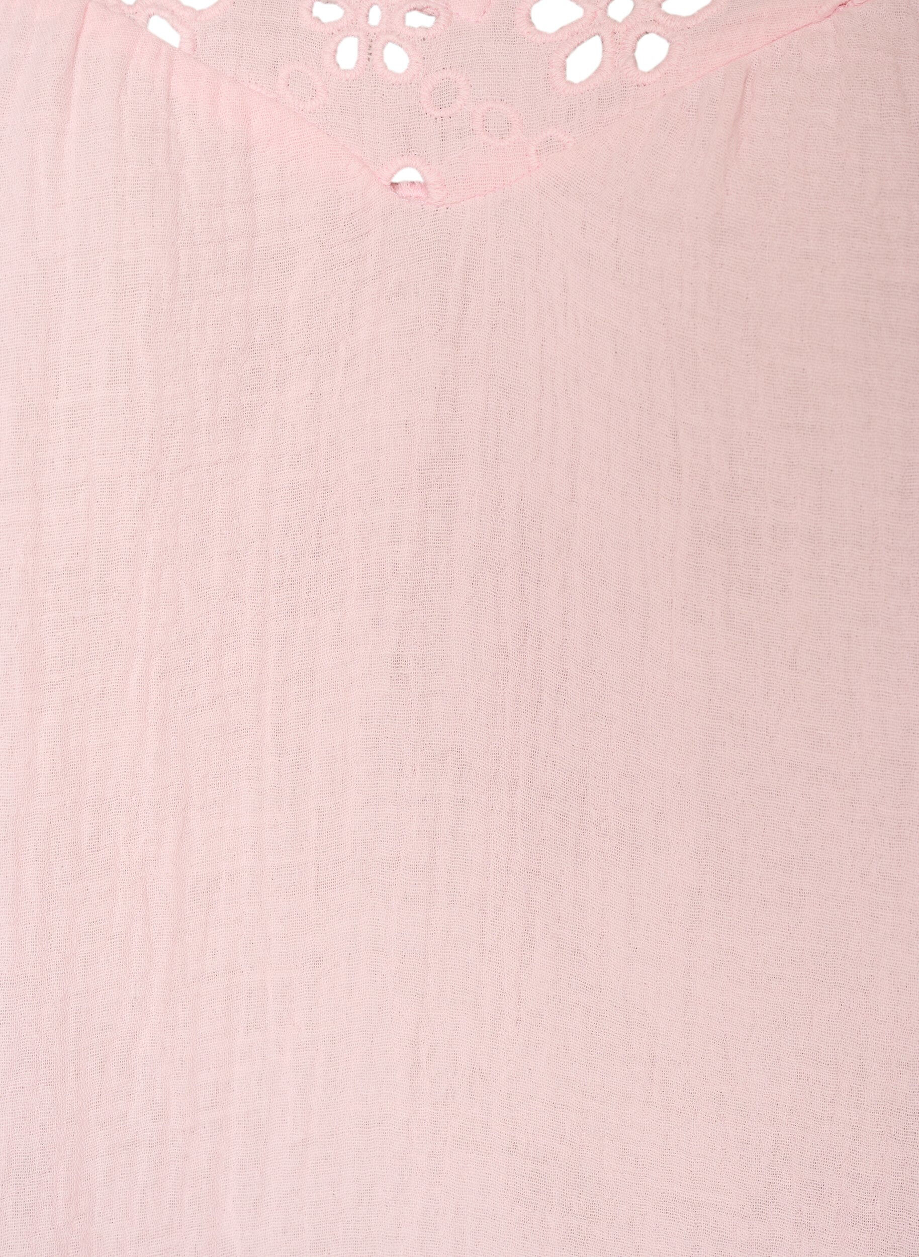 ZizziBluse i bomuldsmusselin med broderie anglaise og 1/2 &aelig;rmer, Lyser&oslash;d, Packshot image number 2