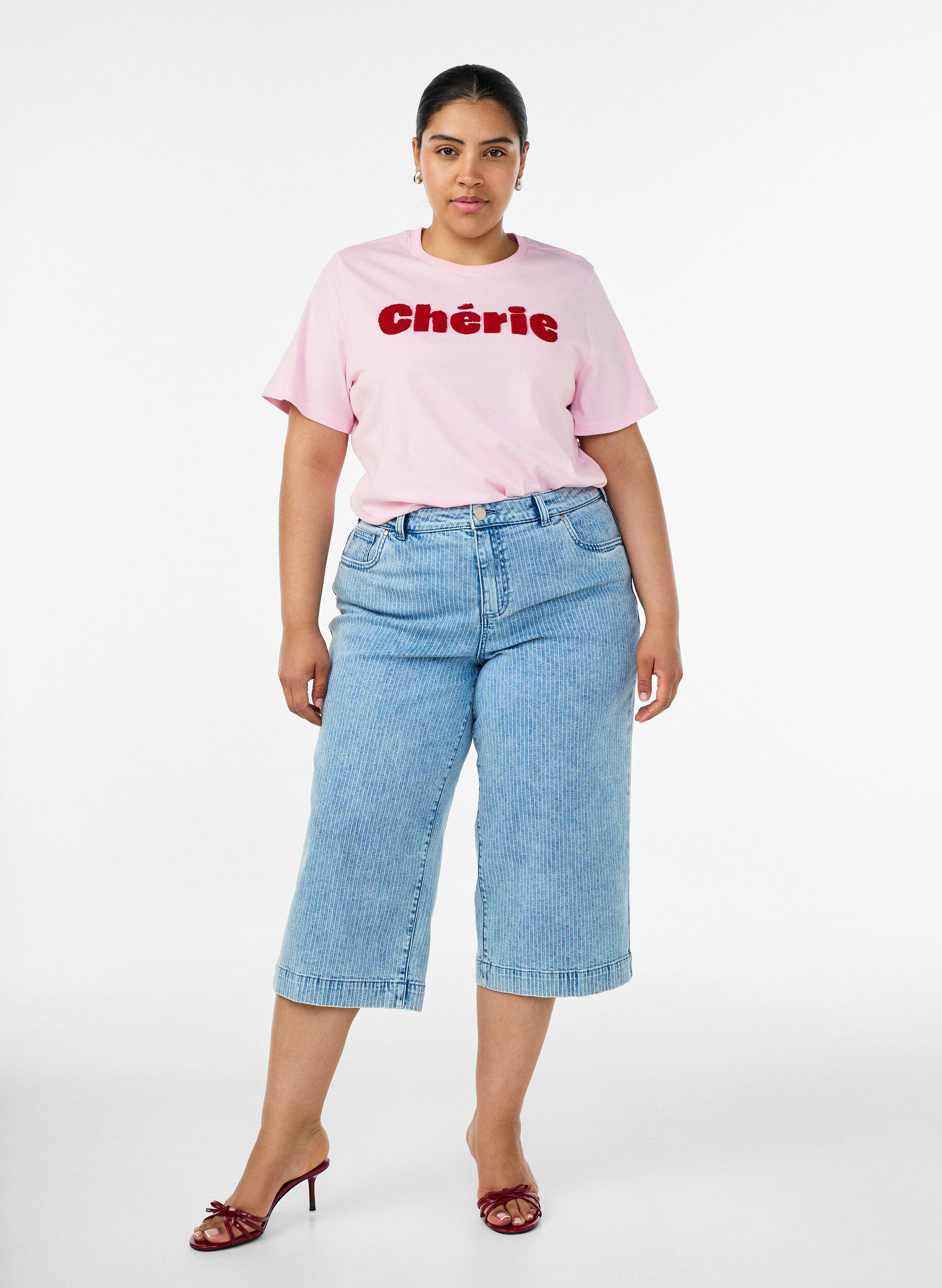ZizziT-shirt i &oslash;kologisk bomuld med frontmotiv, Lyser&oslash;d, Model image number 1