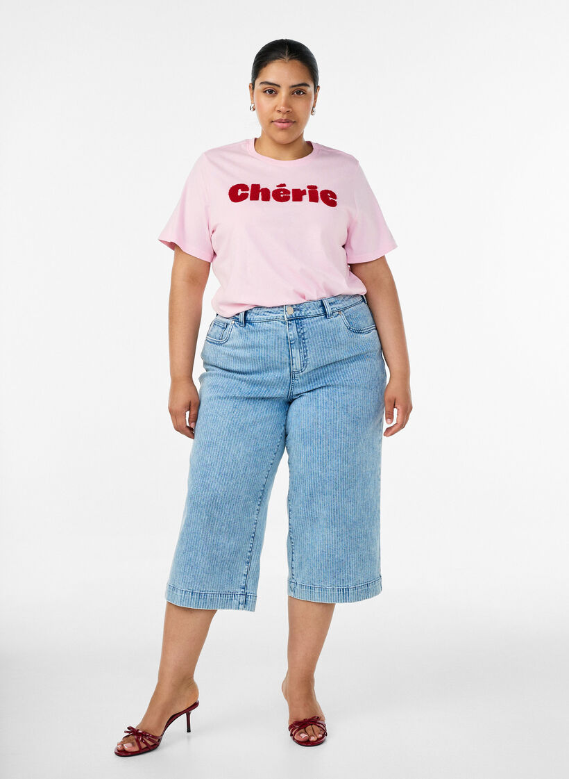 T-shirt i &oslash;kologisk bomuld med frontmotiv, Lyser&oslash;d, Model image number 1