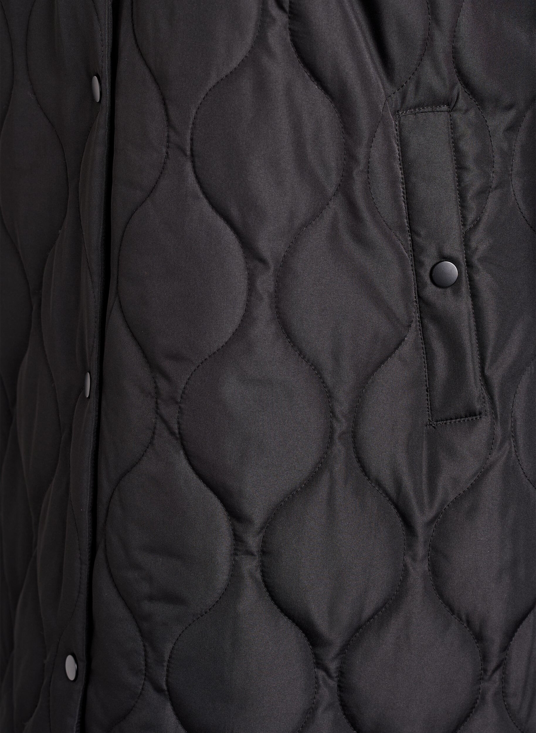 ZizziMellemlang quiltet jakke med h&aelig;tte, Sort, Packshot image number 3