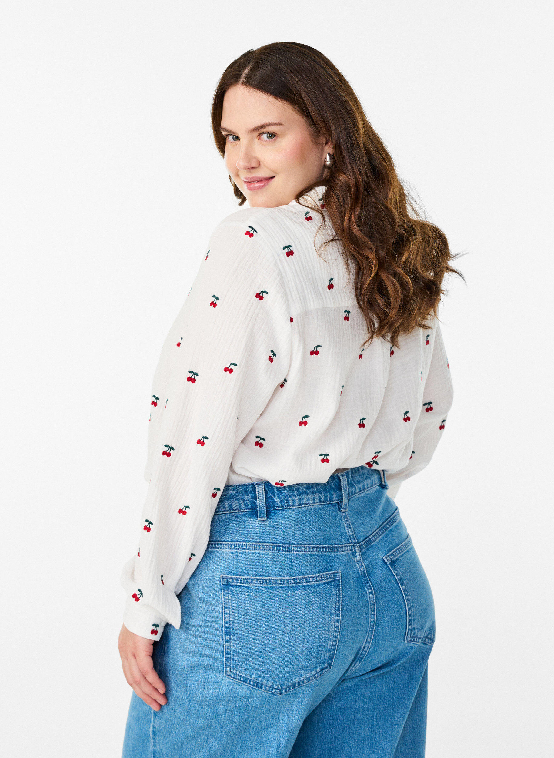 Zizzi Lang&aelig;rmet bluse i bomuldsmusselin med broderede motiver, Vanilla, Model image number 2