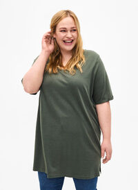 Ensfarvet oversize t-shirt med v-hals, Thyme, Model