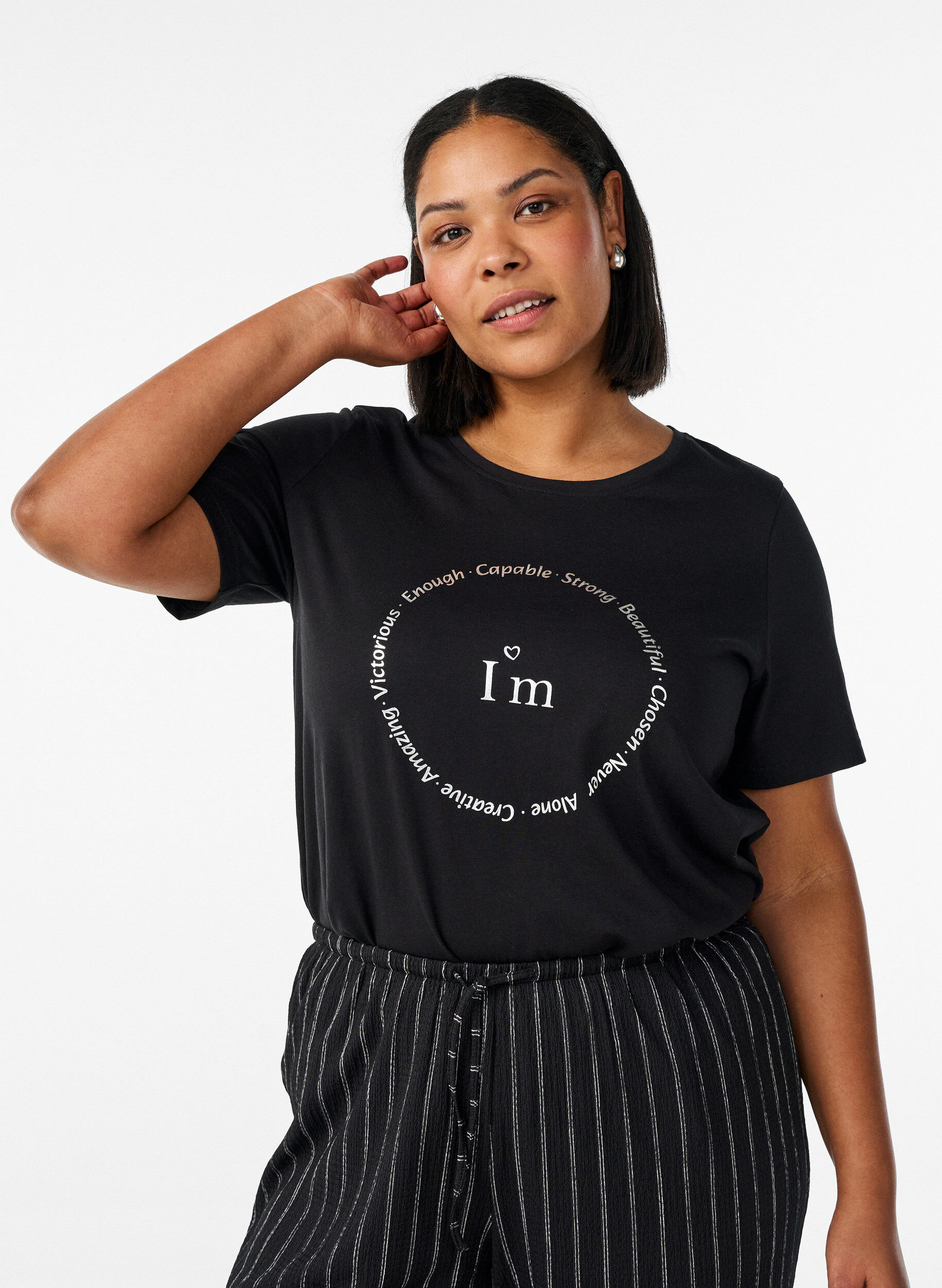 T-shirt med motiv, Sort, Model