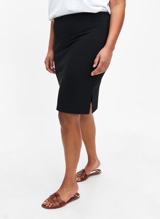 Tætsiddende nederdel i viskose med slids, Black, Model image number 2