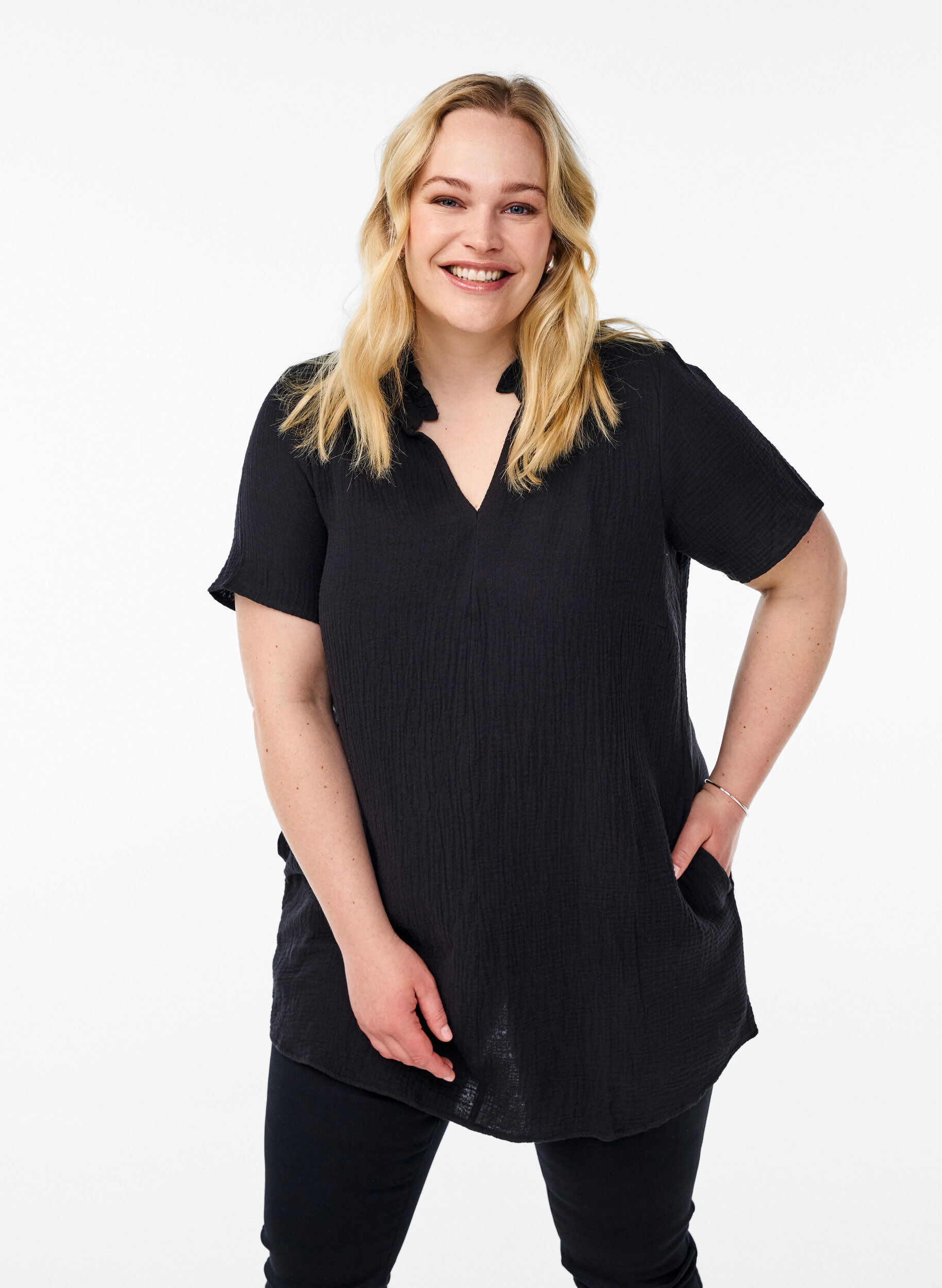 Zizzi Tunika i bomuldsmusselin med korte &aelig;rmer, Sort, Model image number 0