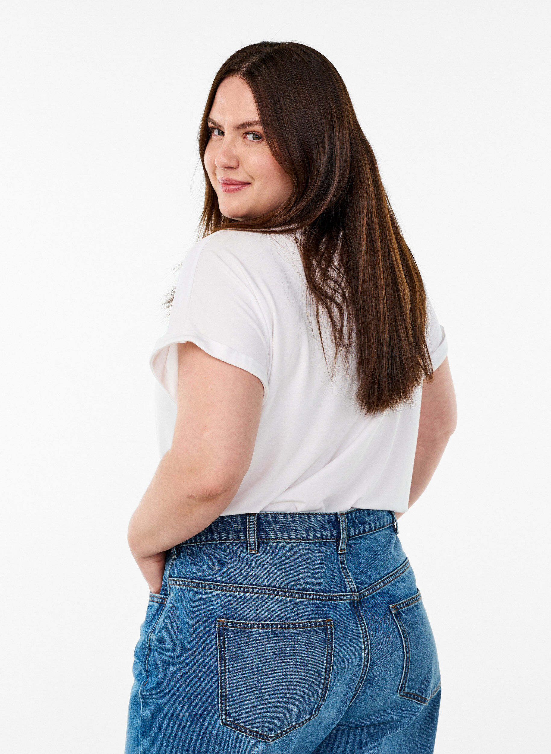 Zizzi L&oslash;s t-shirt i viskose med rund hals, Hvid, Model image number 2