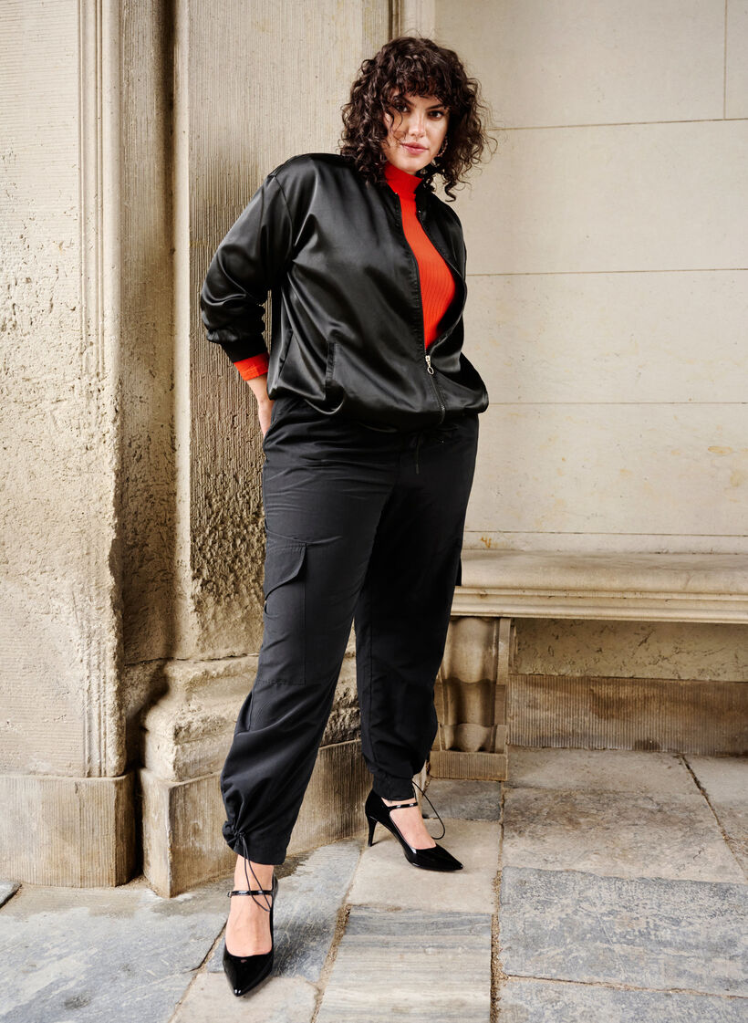 Bomberjakke med lynlås og snøre, Black, Image image number 0