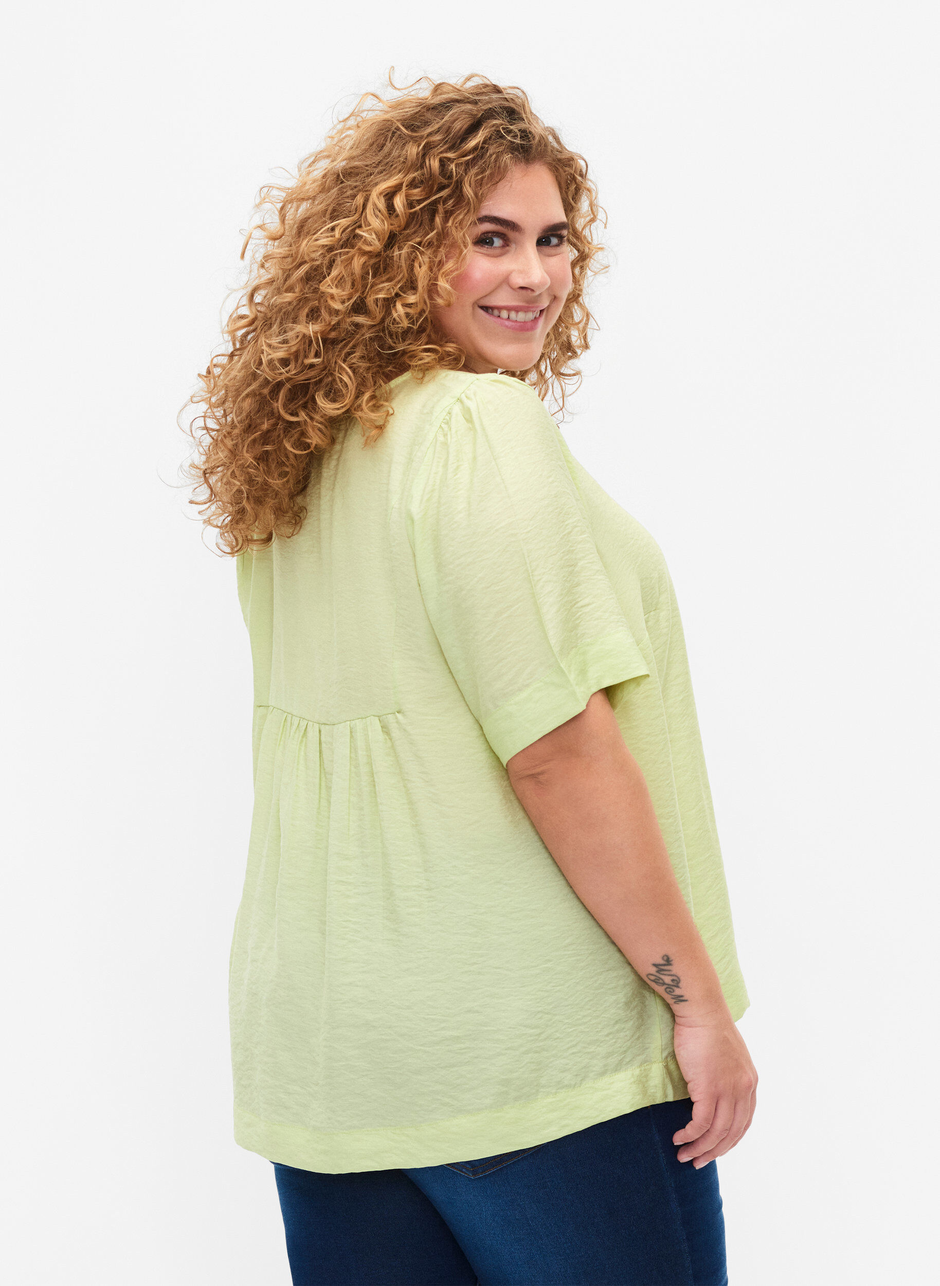 Zizzi Bluse med halvlange &aelig;rmer i viskose, Lily Green, Model image number 1
