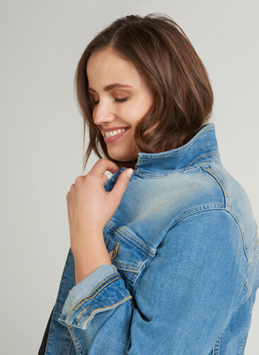 Lys denim jakke med brystlommer, Light blue denim, Model image number 3