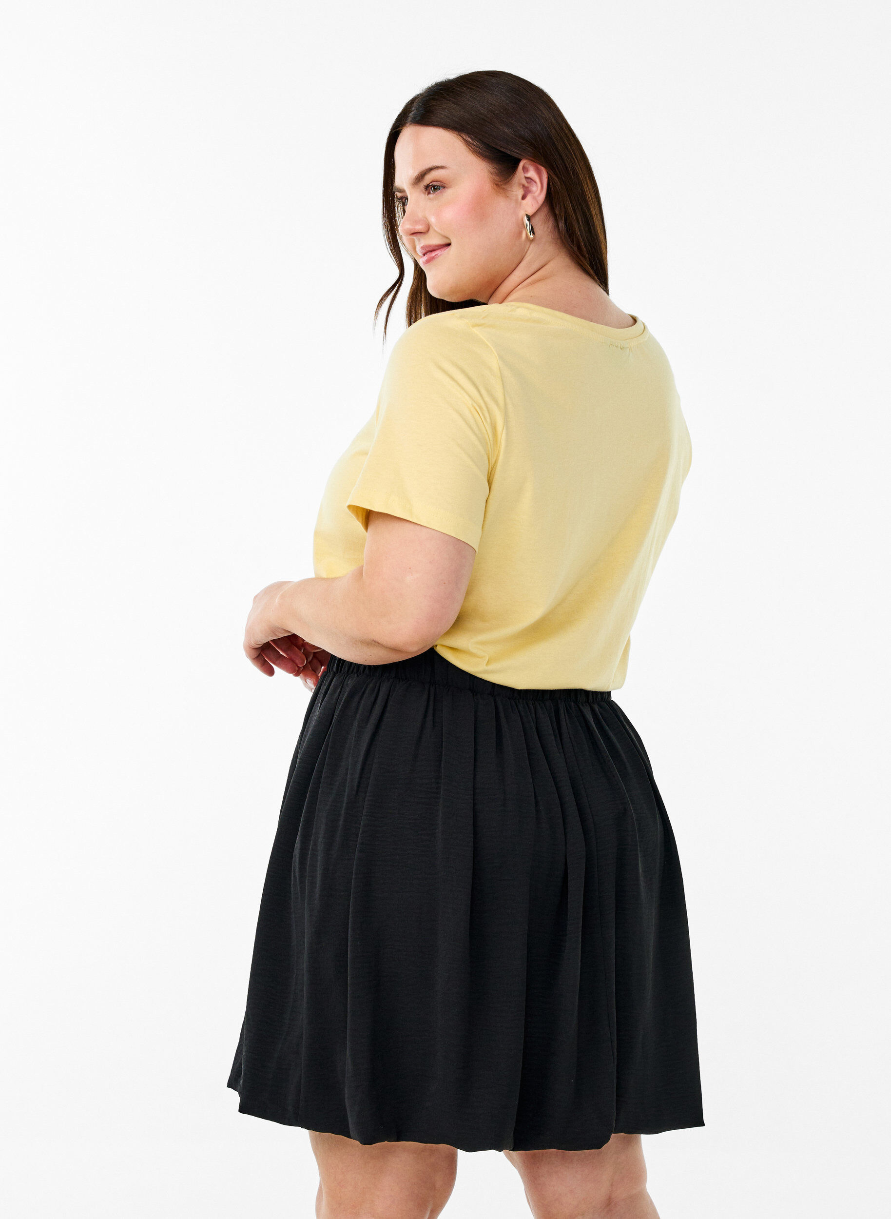 Zizzi Kort&aelig;rmet t-shirt med v-udsk&aelig;ring, Gul, Model image number 2