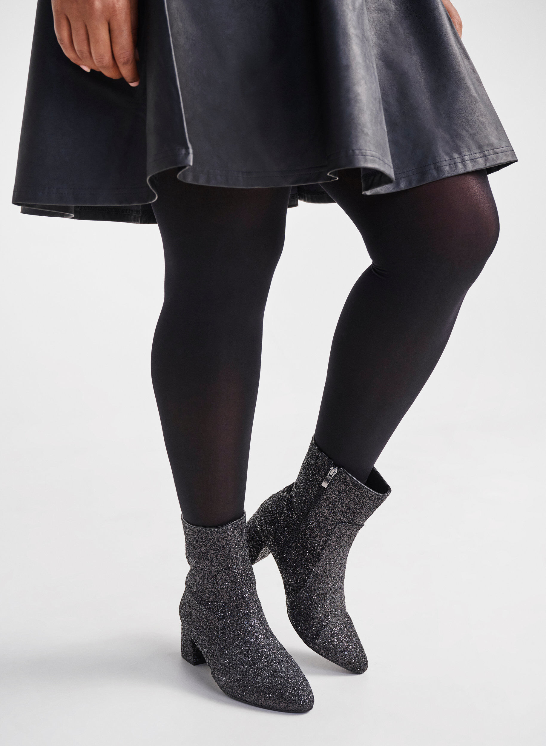 Zizzi Wide fit - Glitter ankelst&oslash;vle, Black, Image image number 0