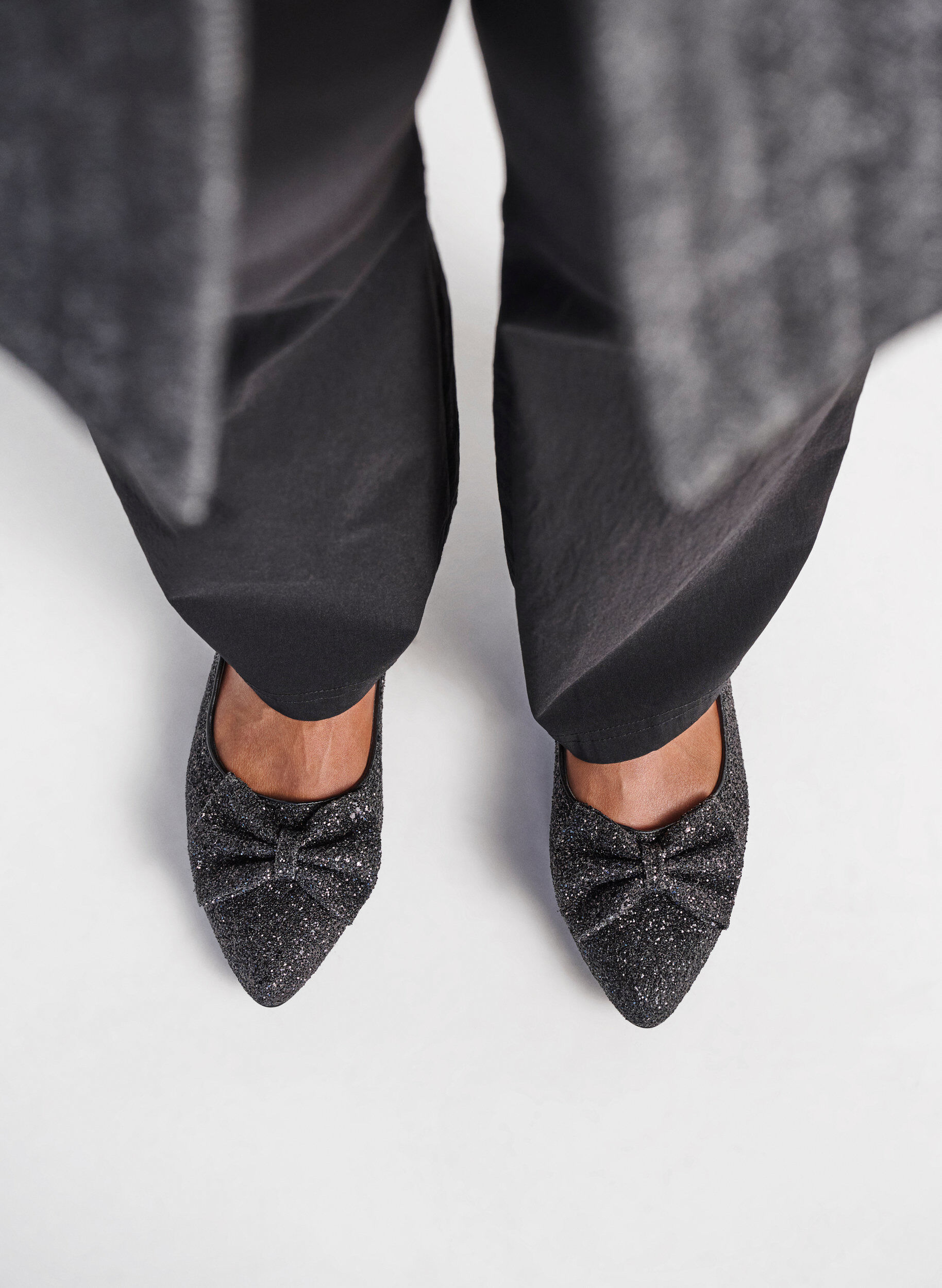 Zizzi Wide fit - Glitter ballerina med sl&oslash;jfe, Black, Image image number 0