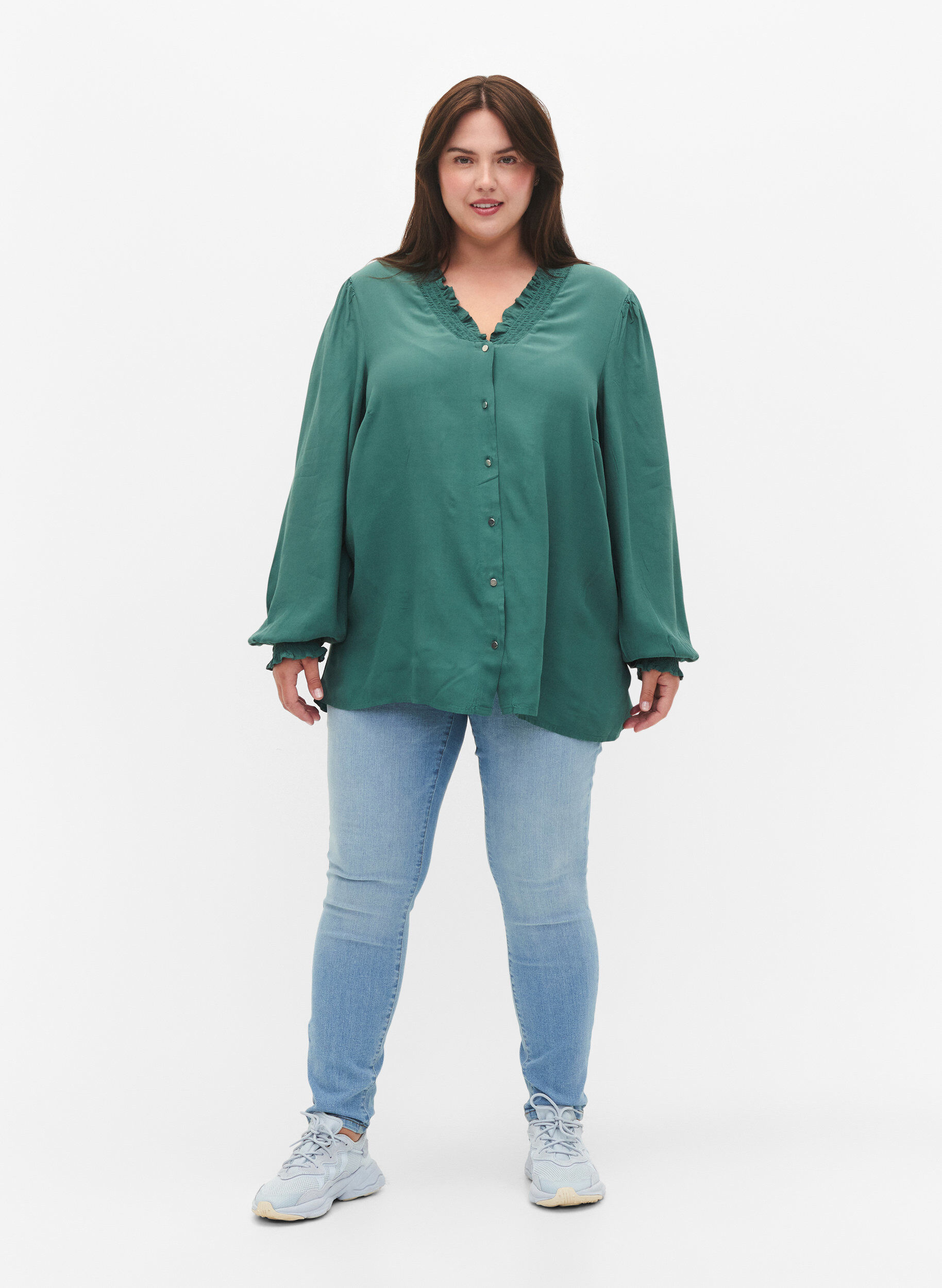 Zizzi Lang&aelig;rmet skjortebluse i viskose, Sea Pine, Model image number 2