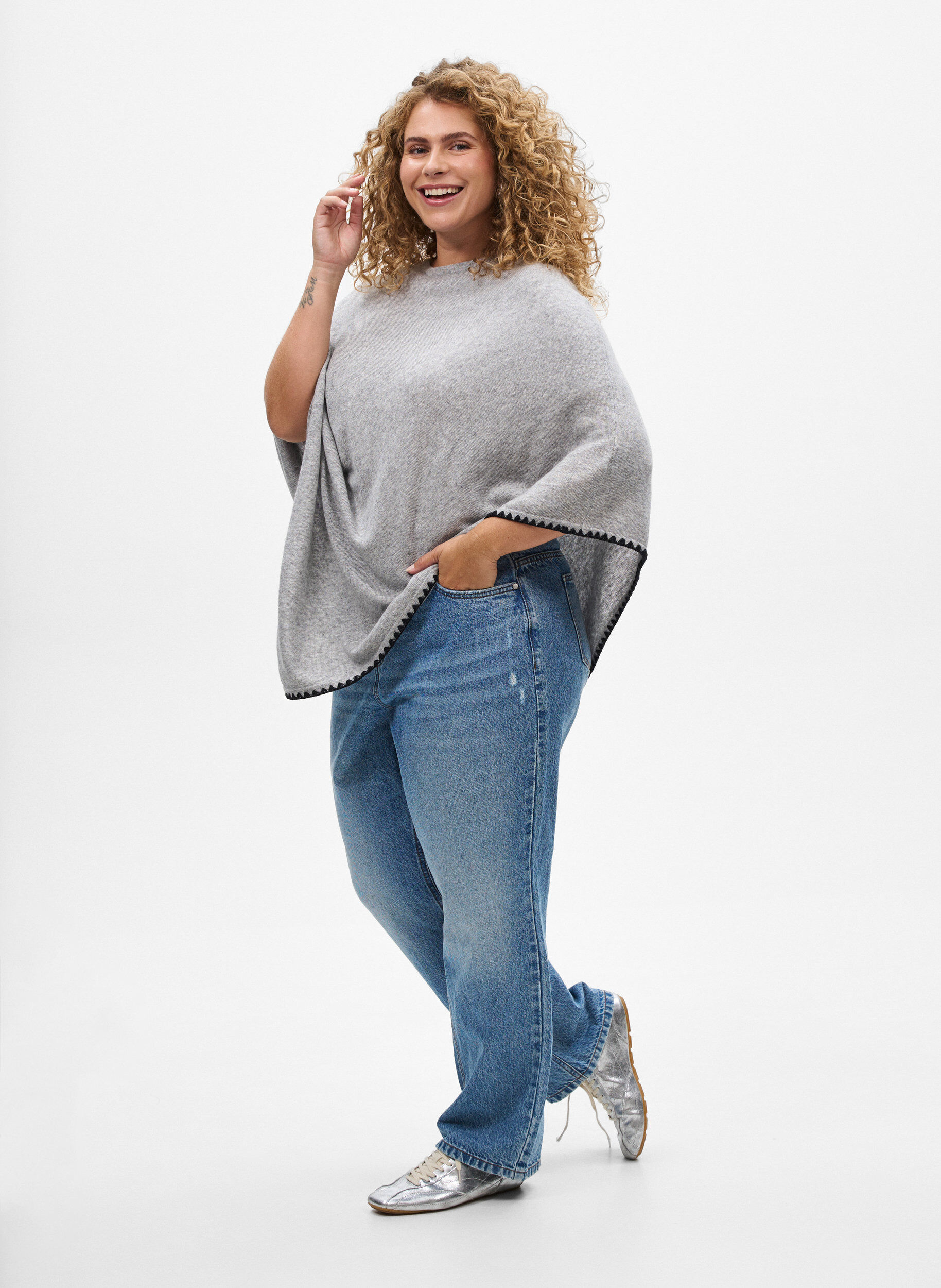 ZizziFinstrikket poncho, Gr&aring;, Model image number 1