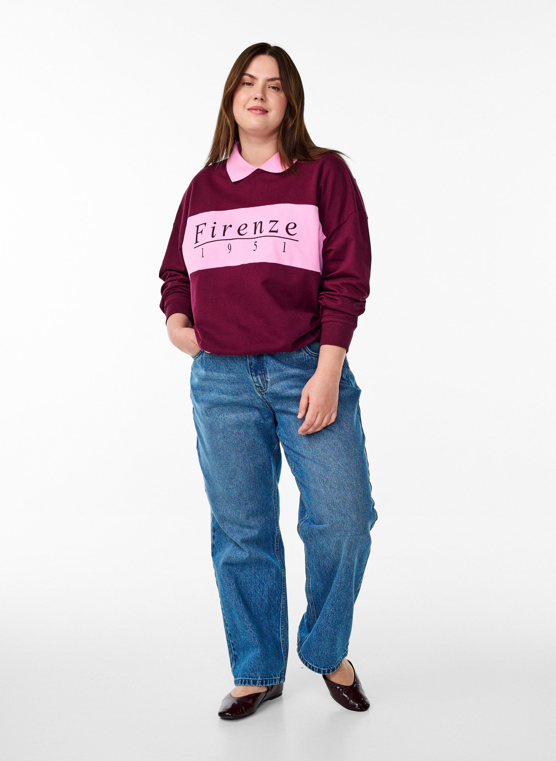 Zizzi Sweatshirt i &oslash;kologisk bomuld med krave og kontrastprint, M&oslash;rk Bordeaux, Model image number 1