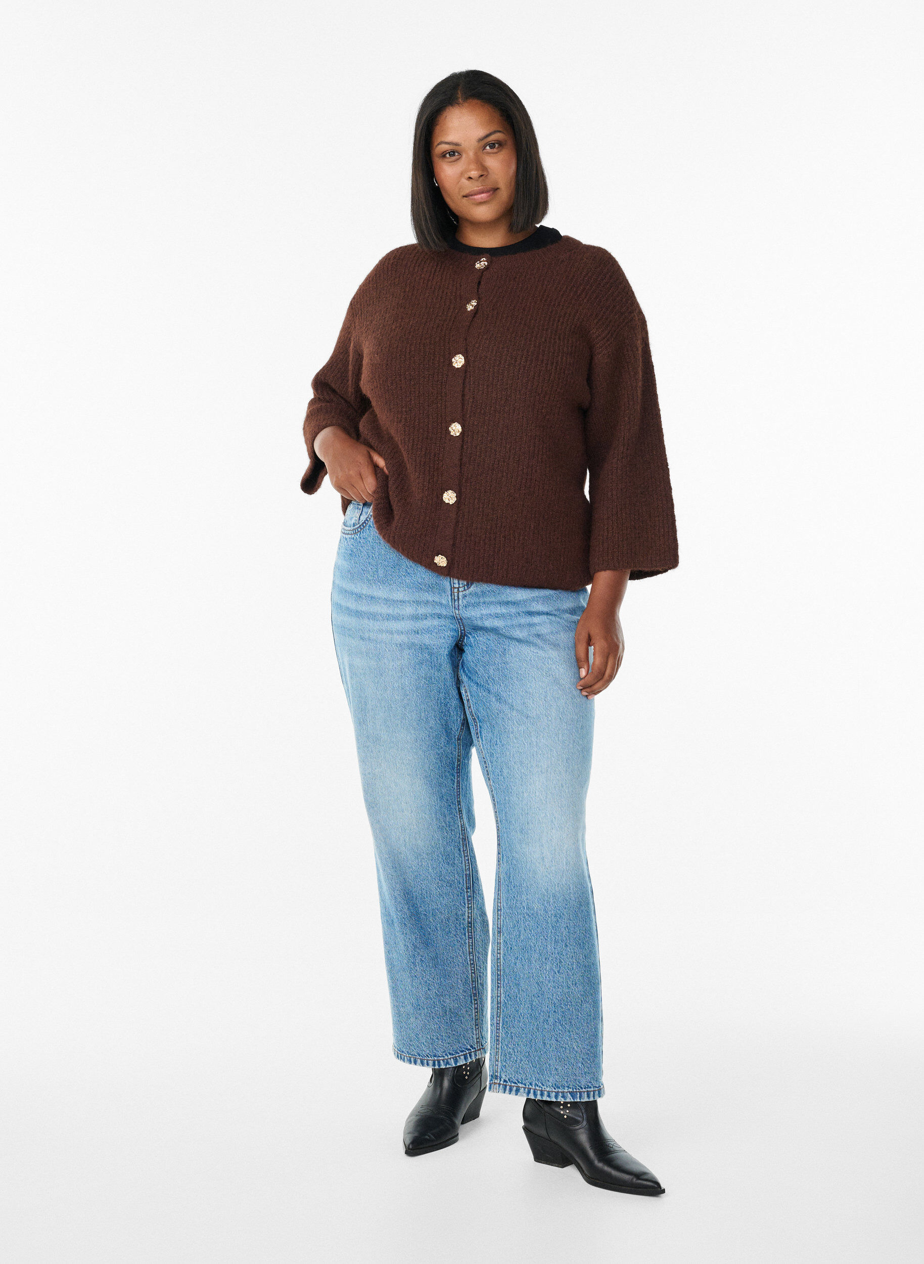 Zizzi Kort cardigan med 3/4-&aelig;rmer og gyldne strukturknapper, Brun, Model image number 1