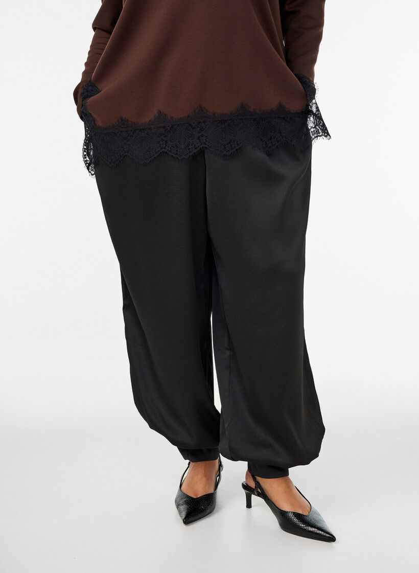 Ballonbukser i satinlook, Sort, Model image number 2