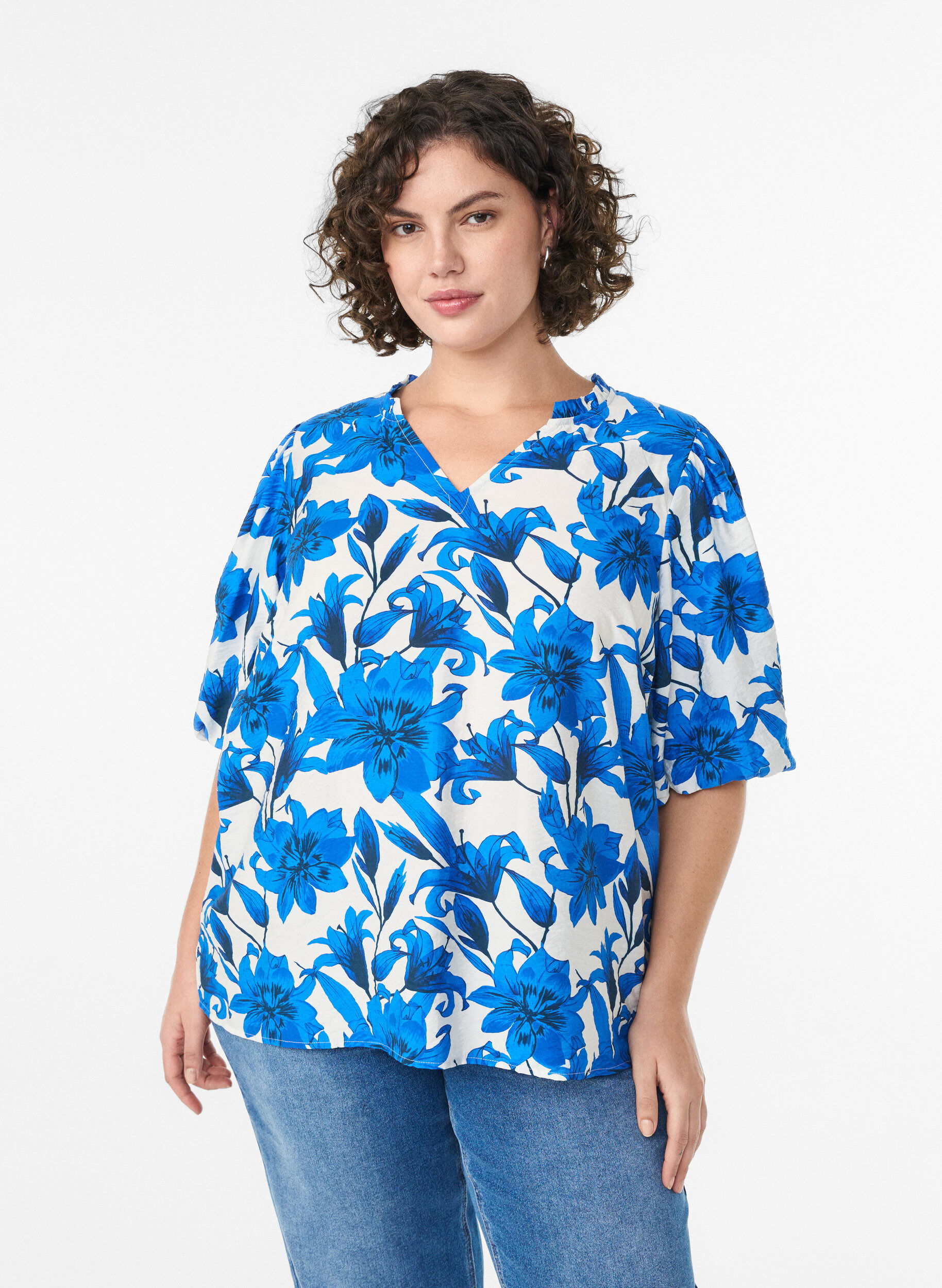 Bluse med blomsterprint og korte ballon&aelig;rmer, Vanilla, Model