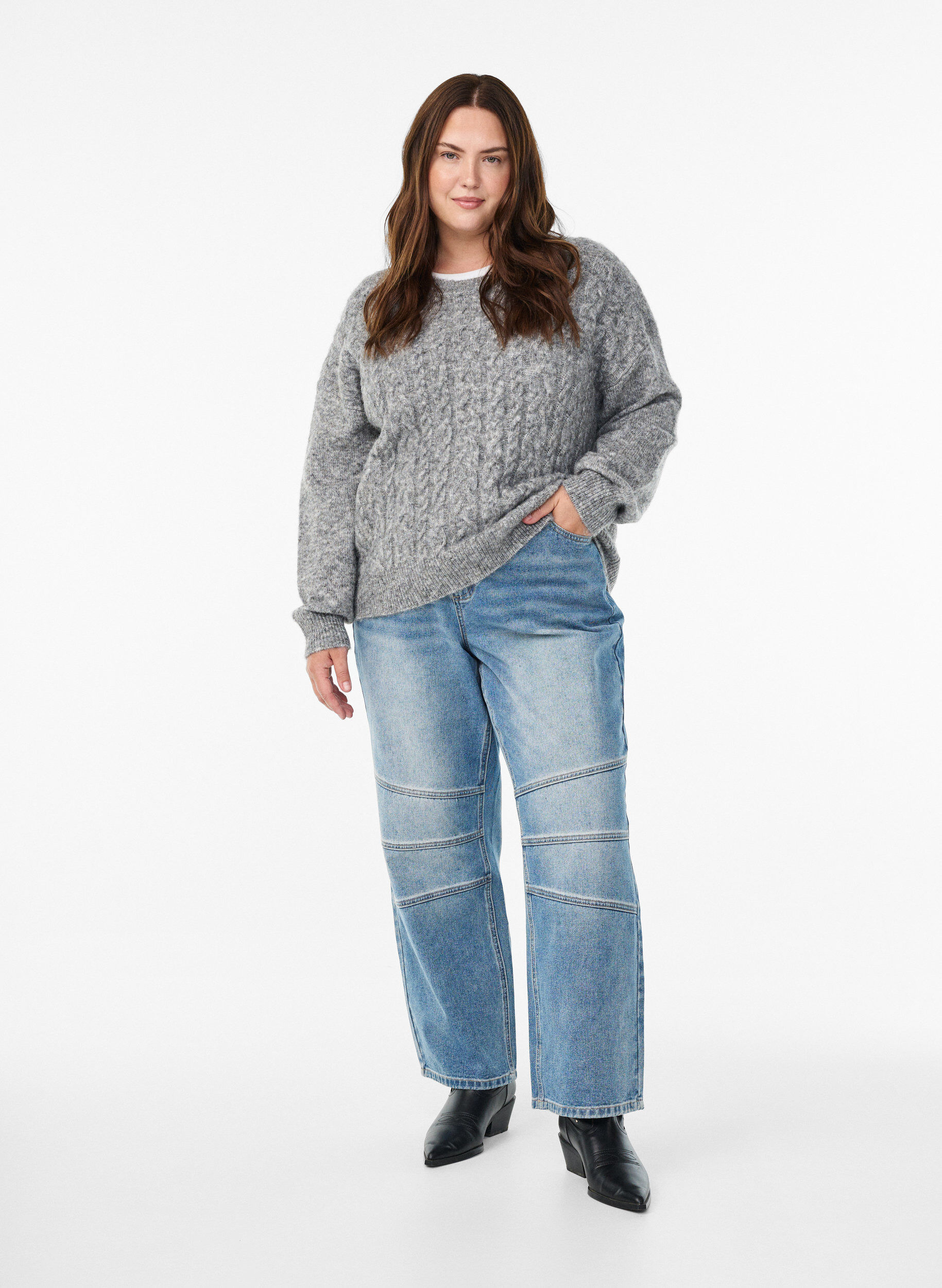 Zizzi Strikbluse med kabelstrikm&oslash;nster, Gr&aring;, Model image number 1